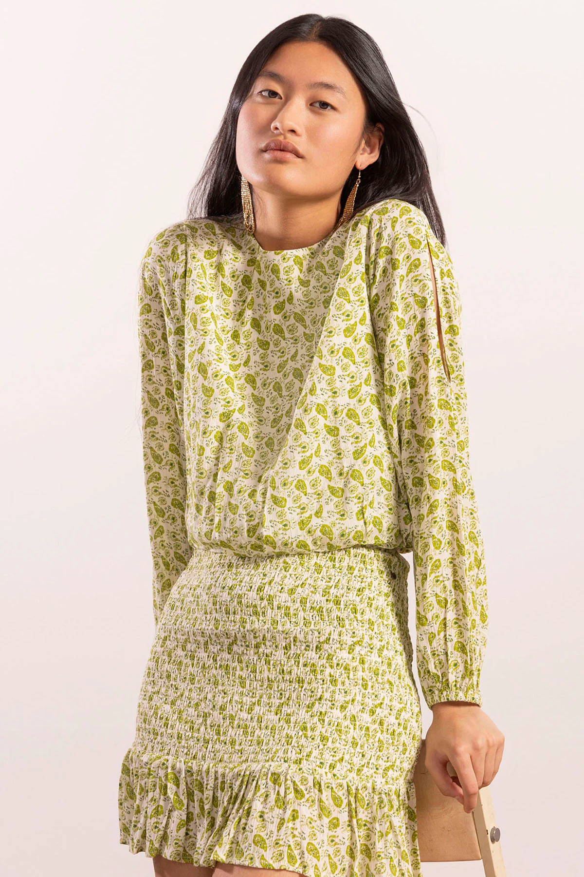 BLUSA TEEN CUT-OUT ESTAMPADO PAISLEY VERDE CLARO - Image 3
