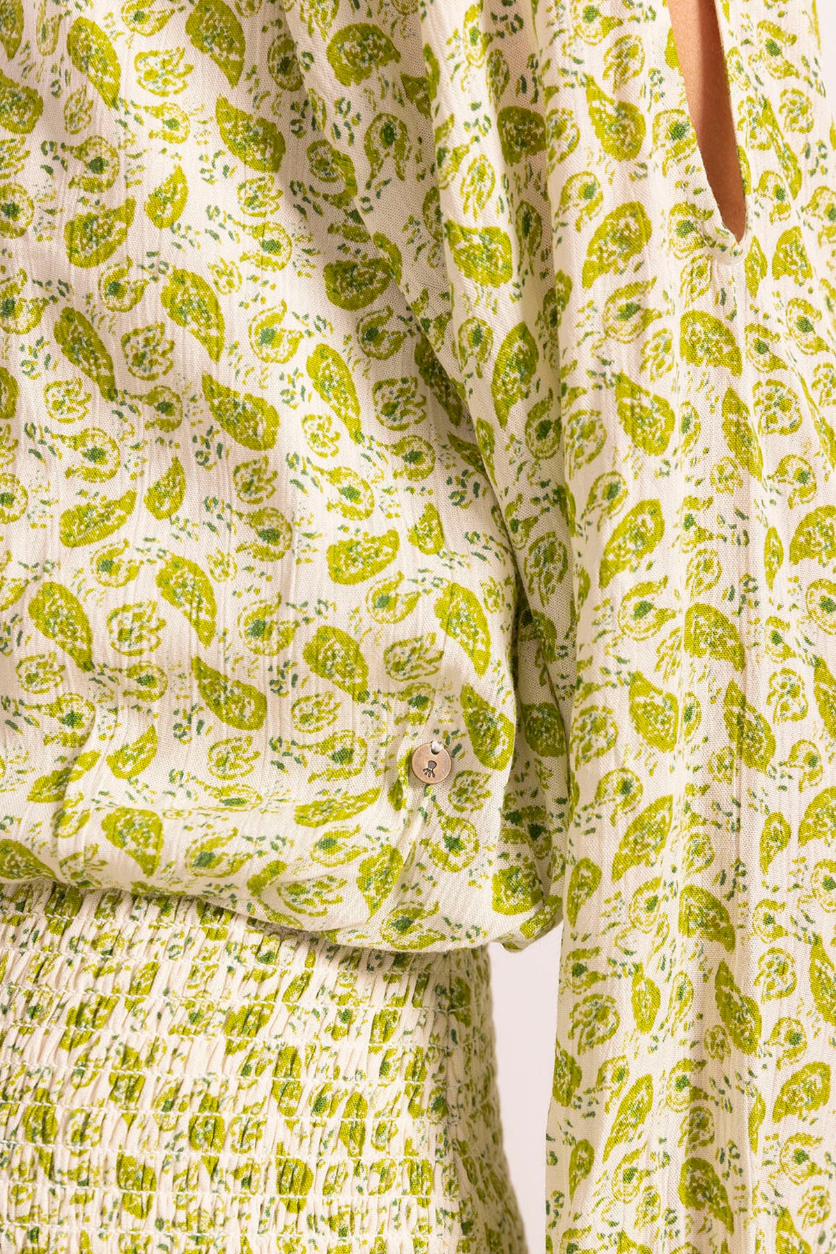 BLUSA TEEN CUT-OUT ESTAMPADO PAISLEY VERDE CLARO - Image 8
