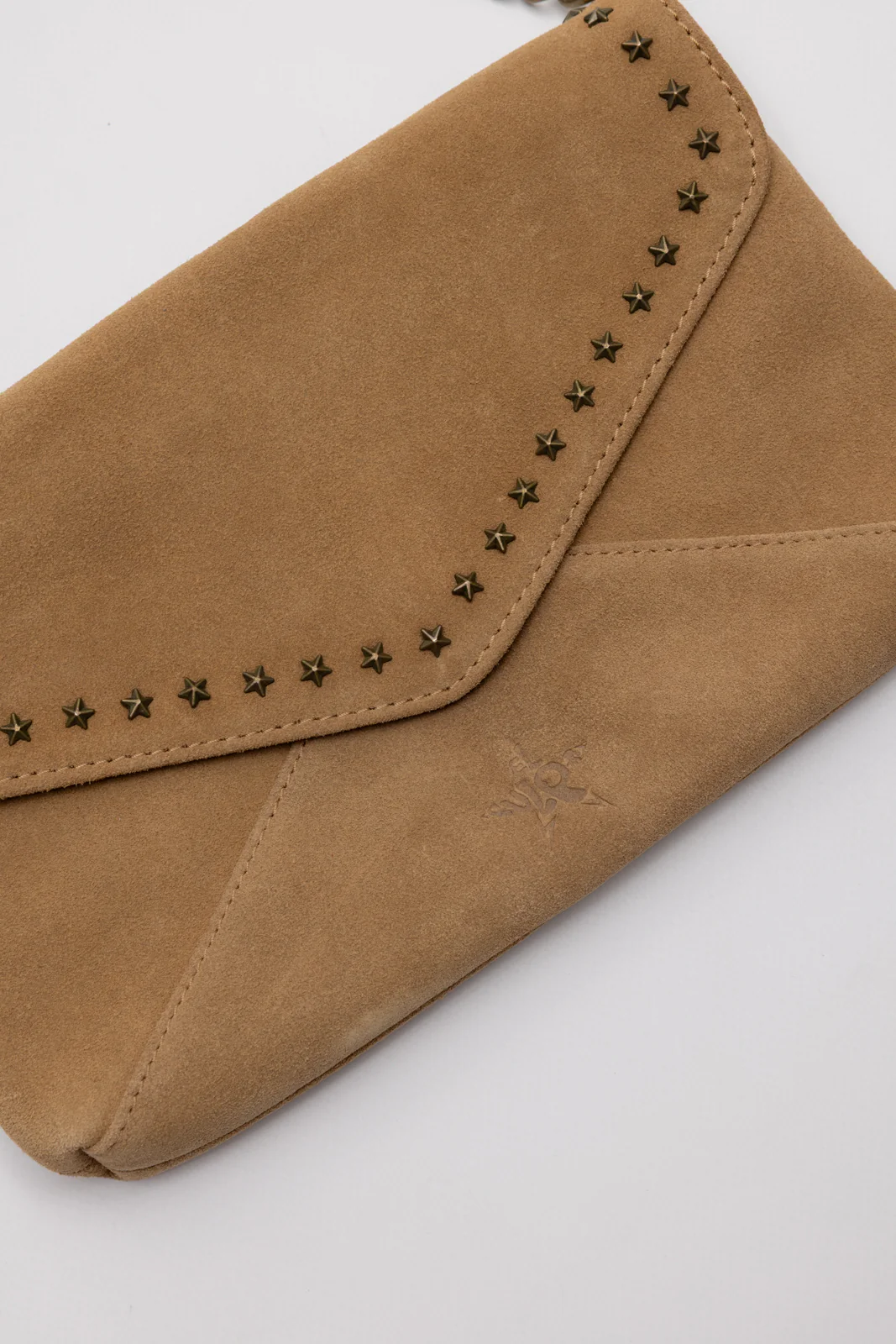 BOLSO SOLAPA TACHAS CAMEL - Image 2