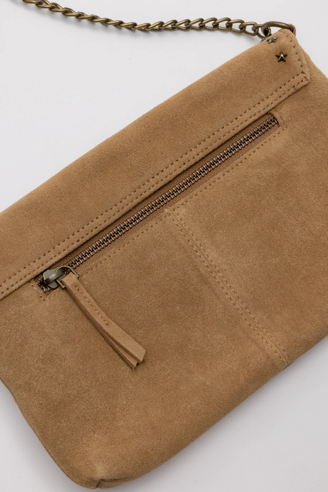 BOLSO SOLAPA TACHAS CAMEL - Image 3