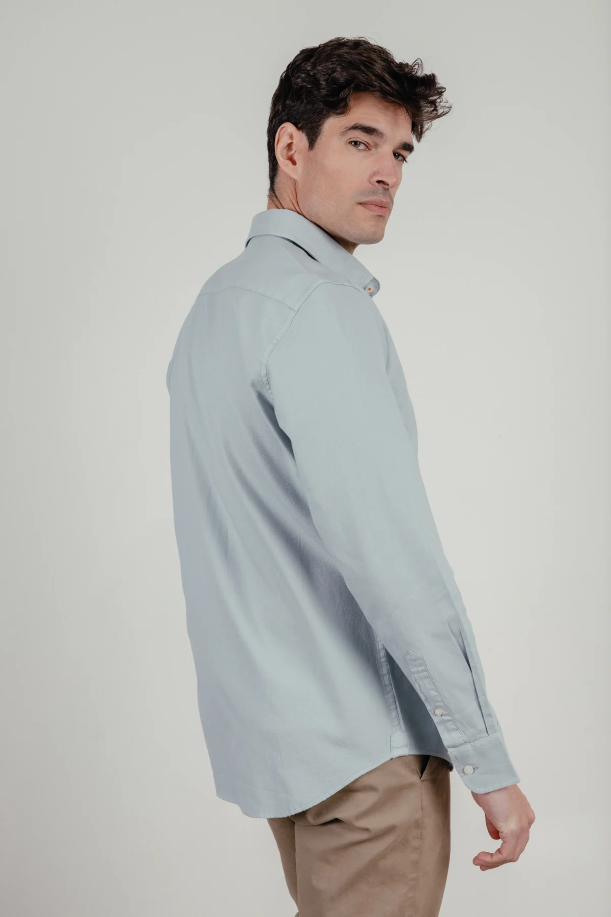 Camisa casual estructura garment dyed azul delavé - Image 6