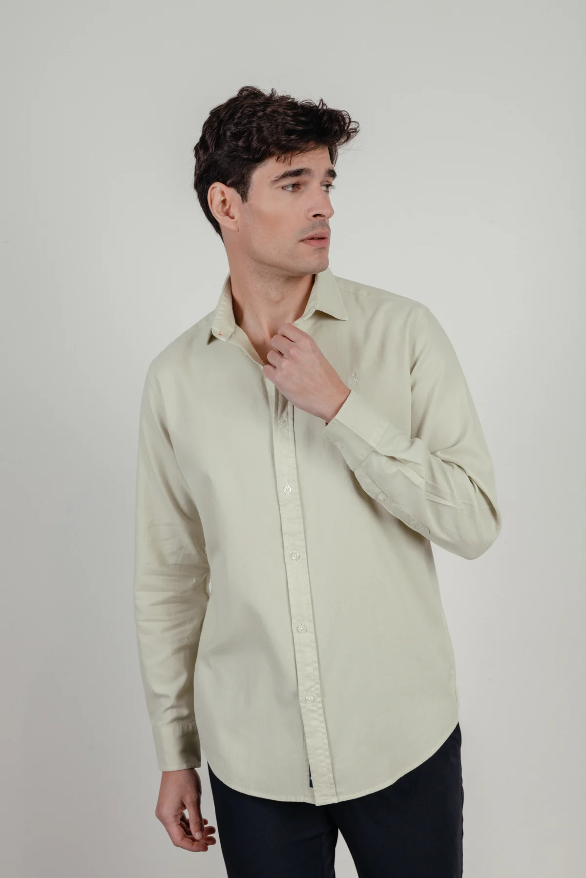 Camisa casual estructura garment dyed verde delavé - Image 6