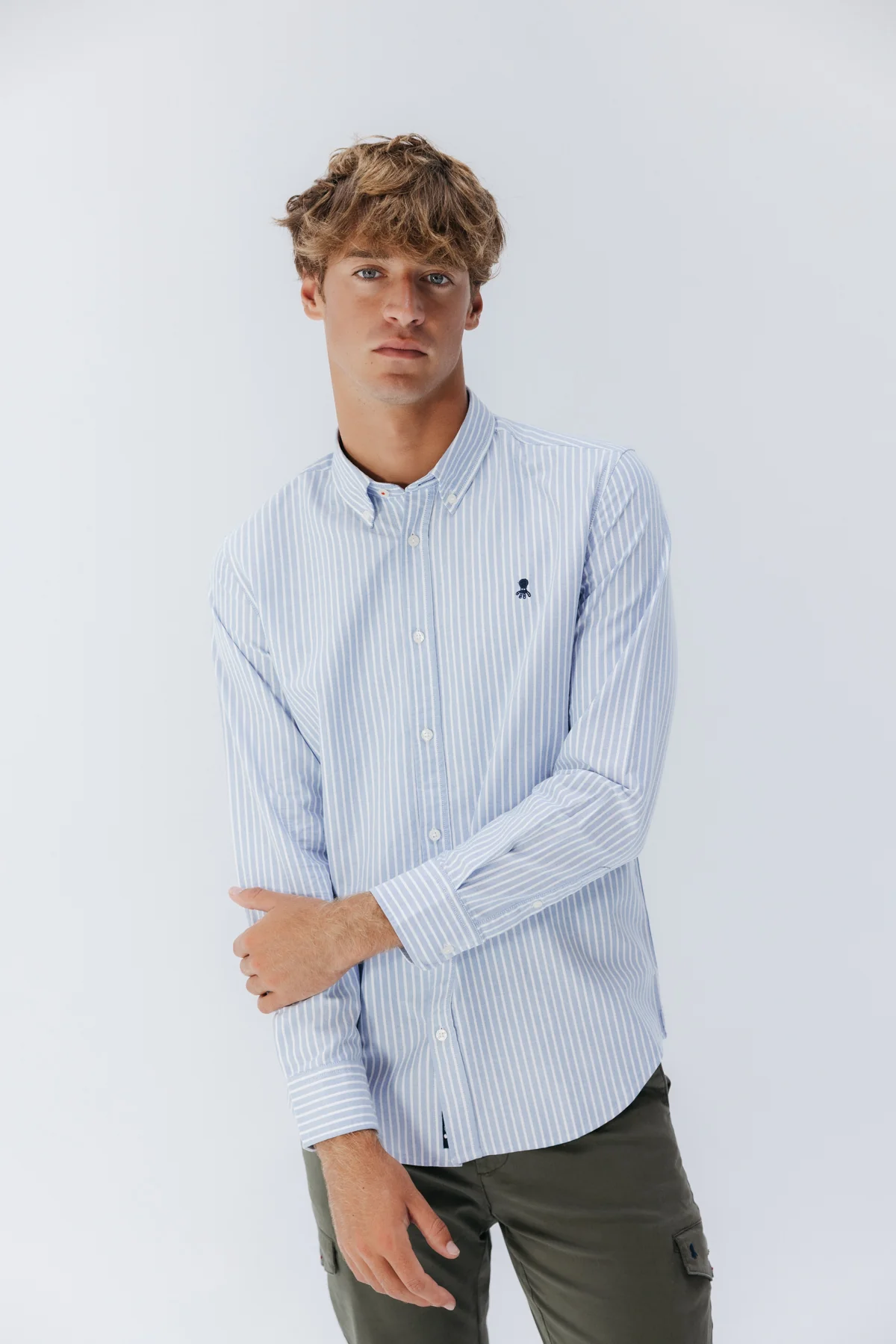 CAMISA CASUAL OXFORD RAYA ANCHA AZUL