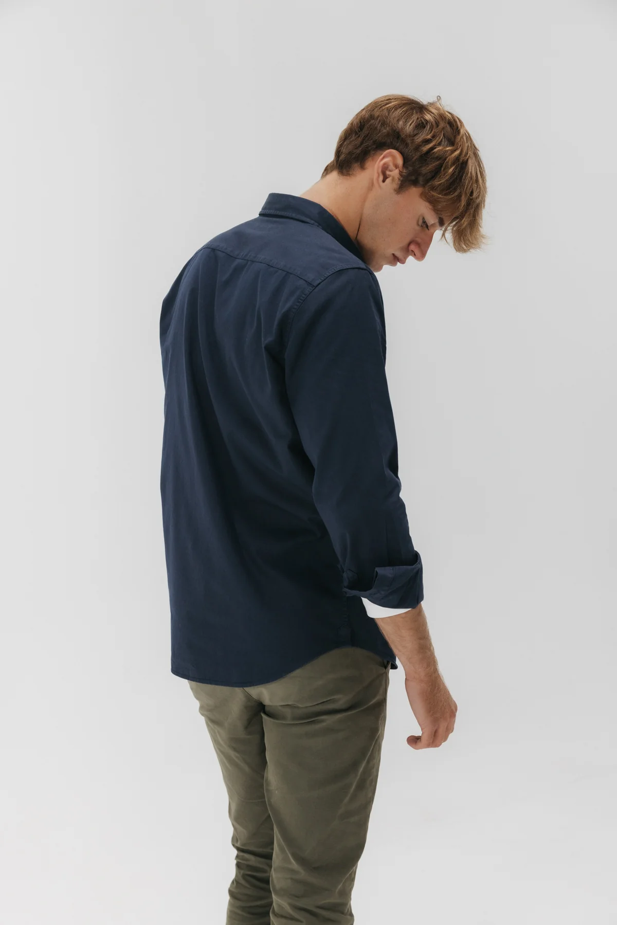 Camisa casual sarga tintada azul marino - Image 6