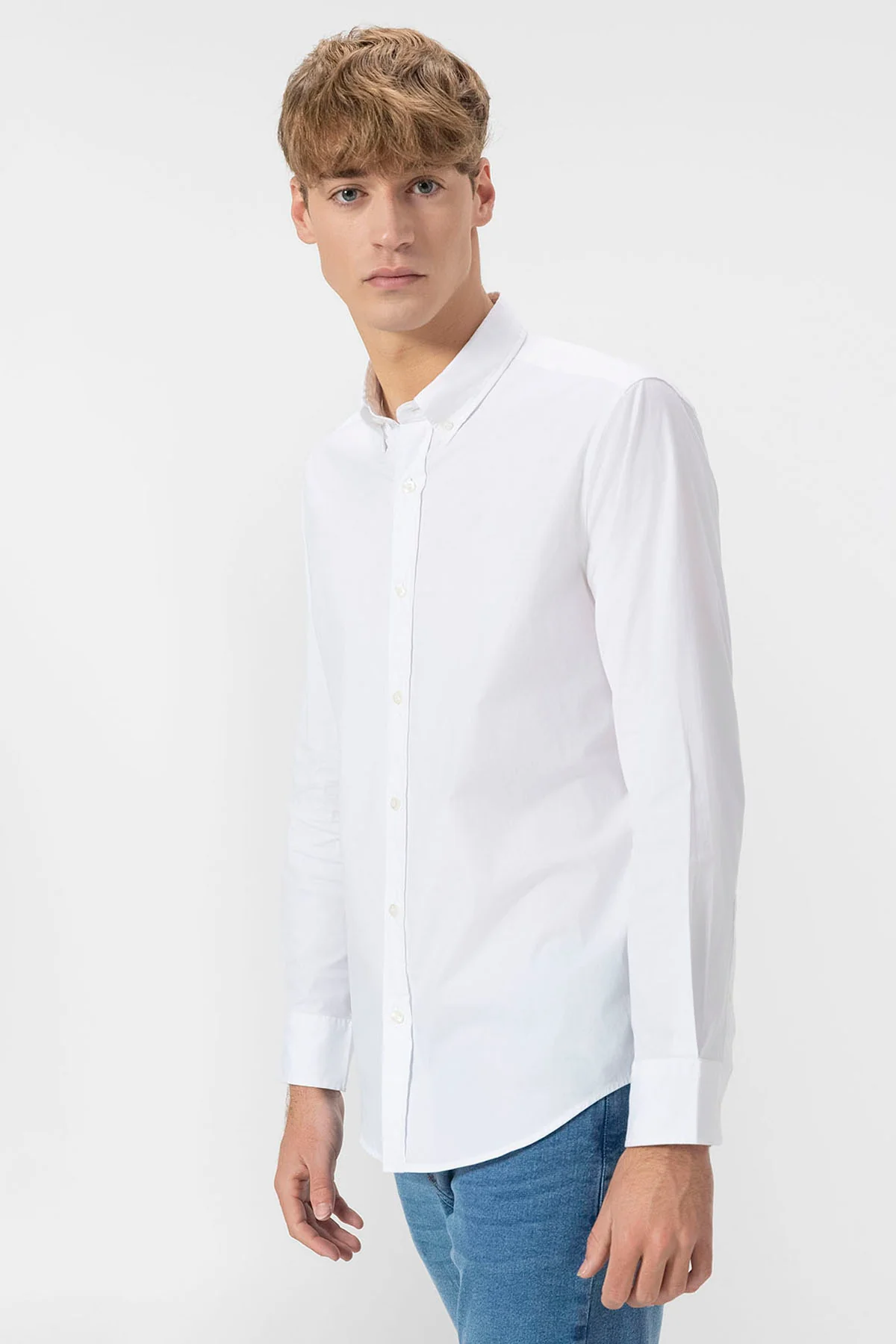 CAMISA CUELLO BOTÓN POPELIN ELÁSTICO BLANCO PURO - Image 2