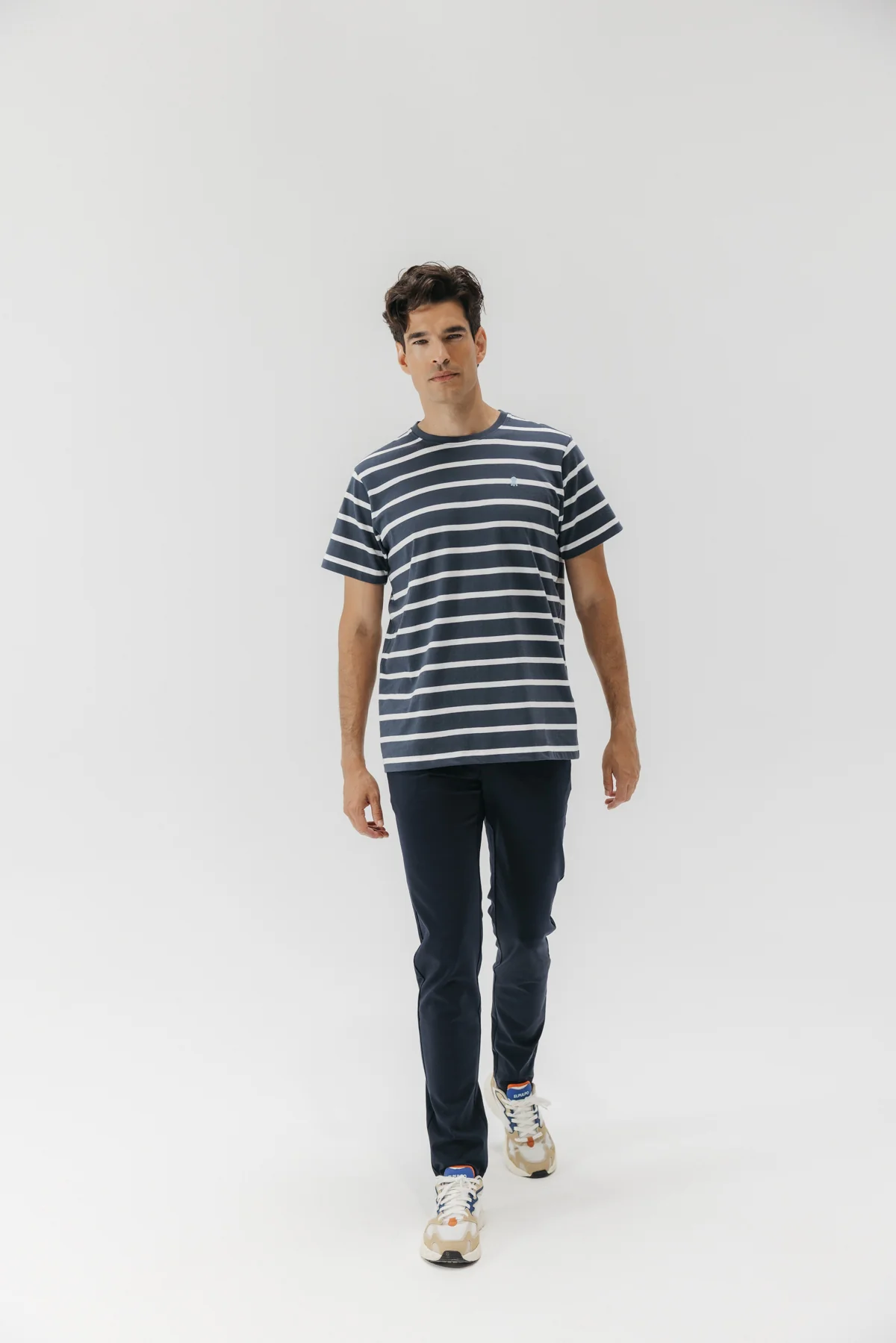 CAMISETA BÁSICA BORDADO RAYAS AZUL MARINO - Image 3
