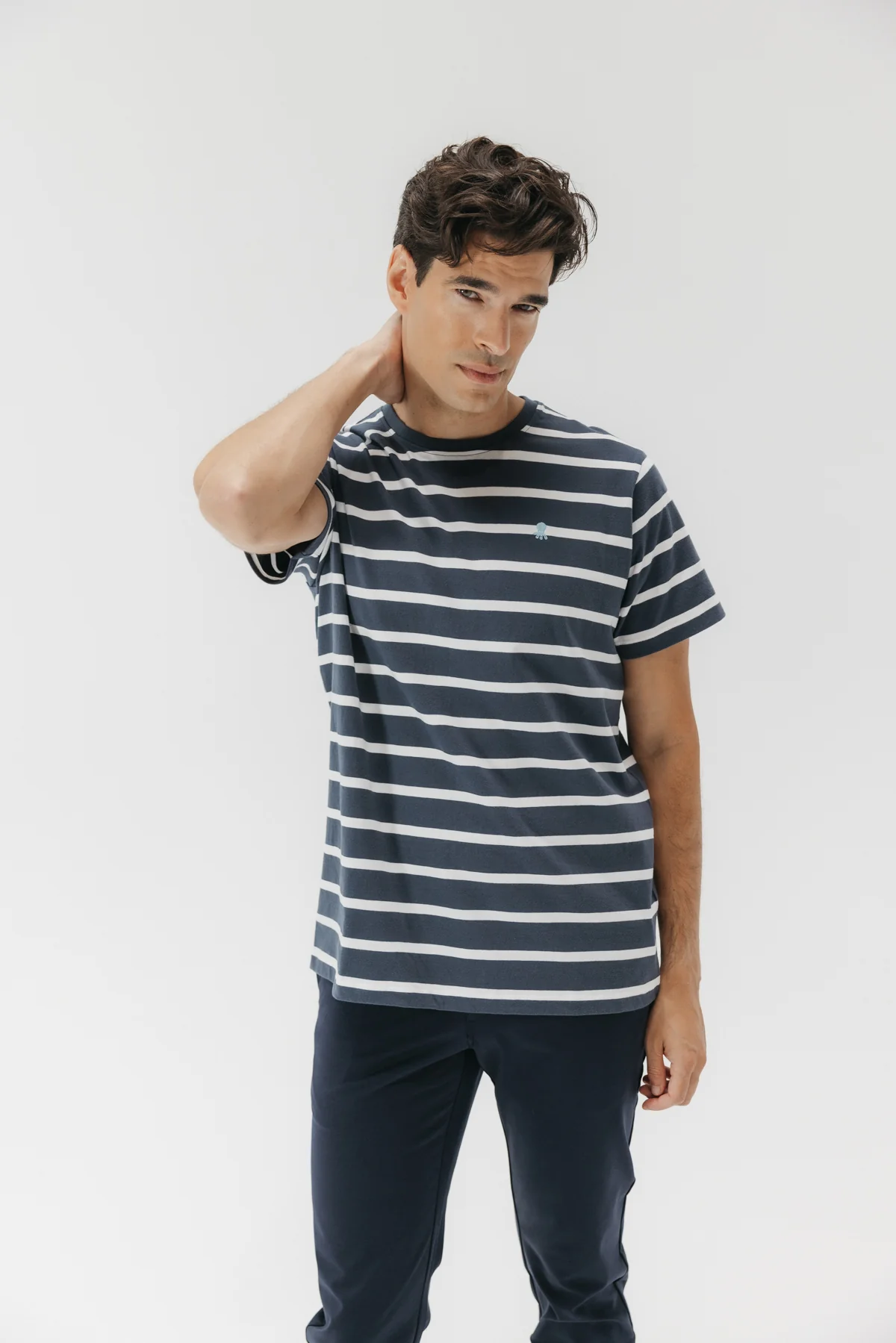 CAMISETA BÁSICA BORDADO RAYAS AZUL MARINO - Image 4