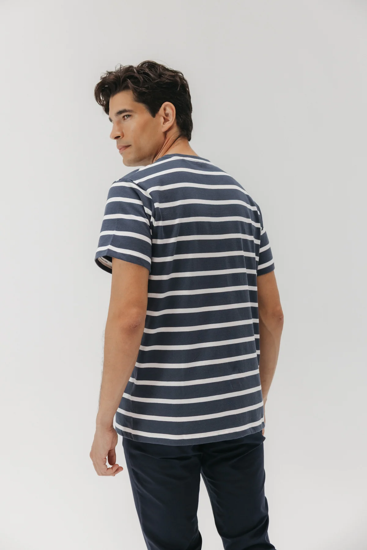 CAMISETA BÁSICA BORDADO RAYAS AZUL MARINO - Image 5