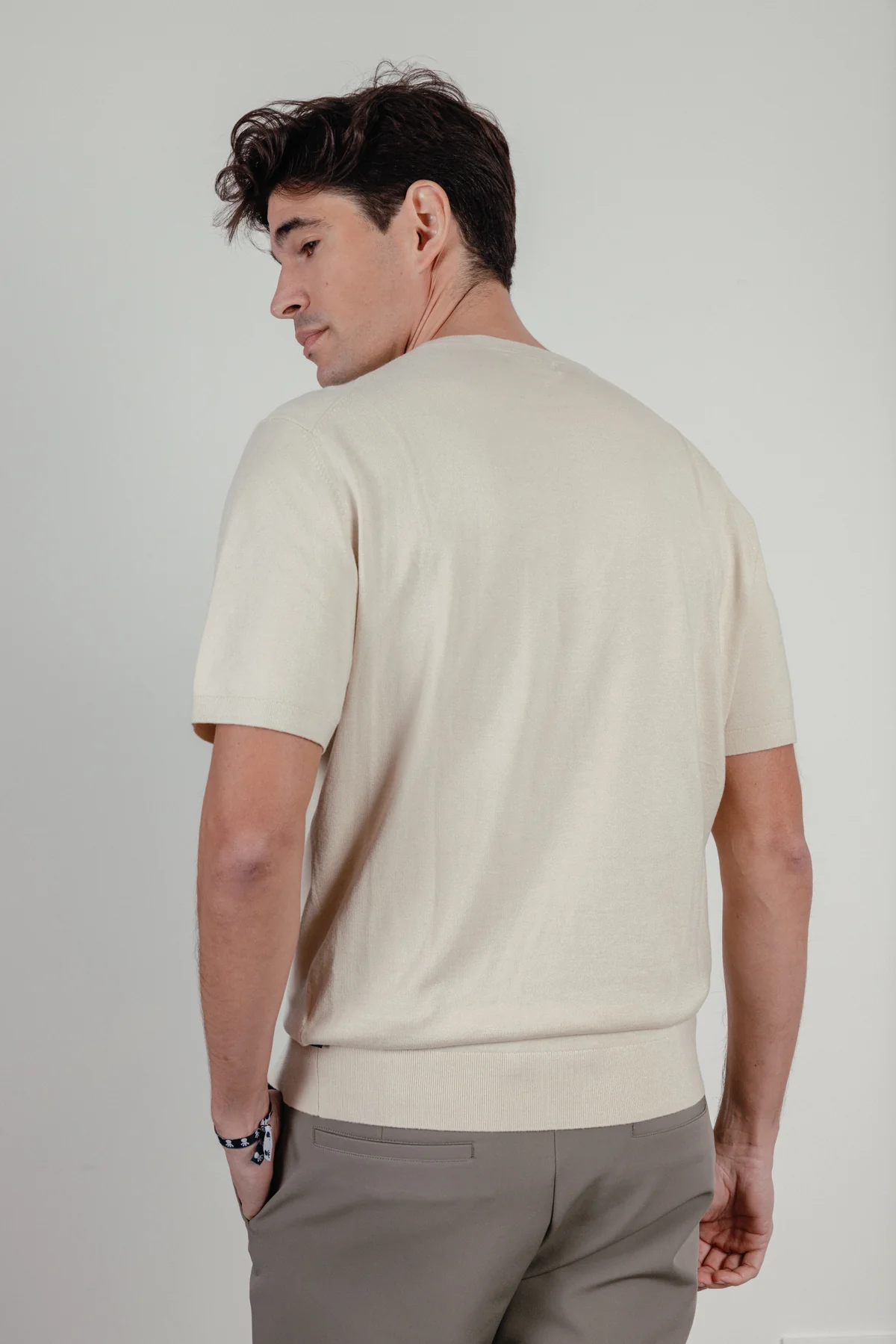 Camiseta de punto básica logo blanco roto - Image 5