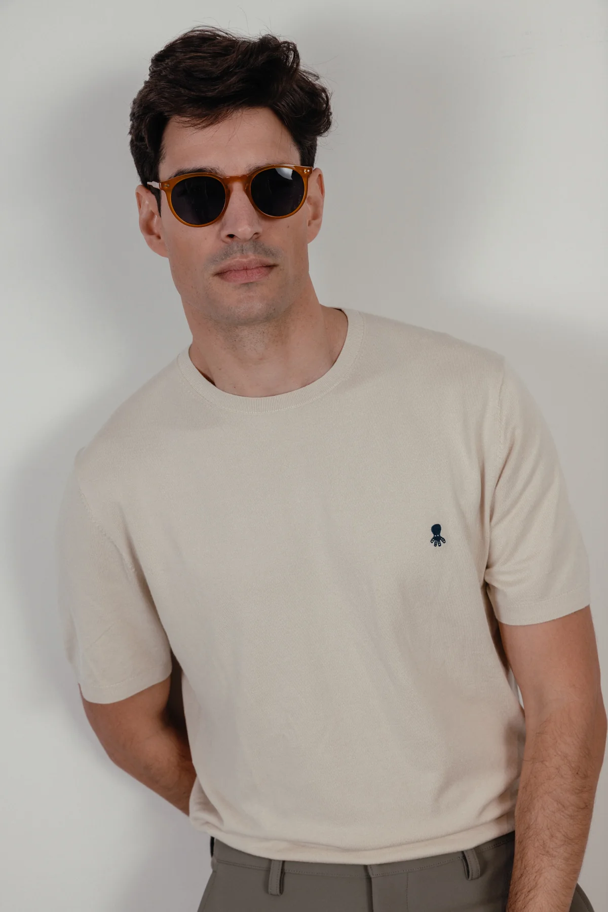 Camiseta de punto básica logo blanco roto - Image 6