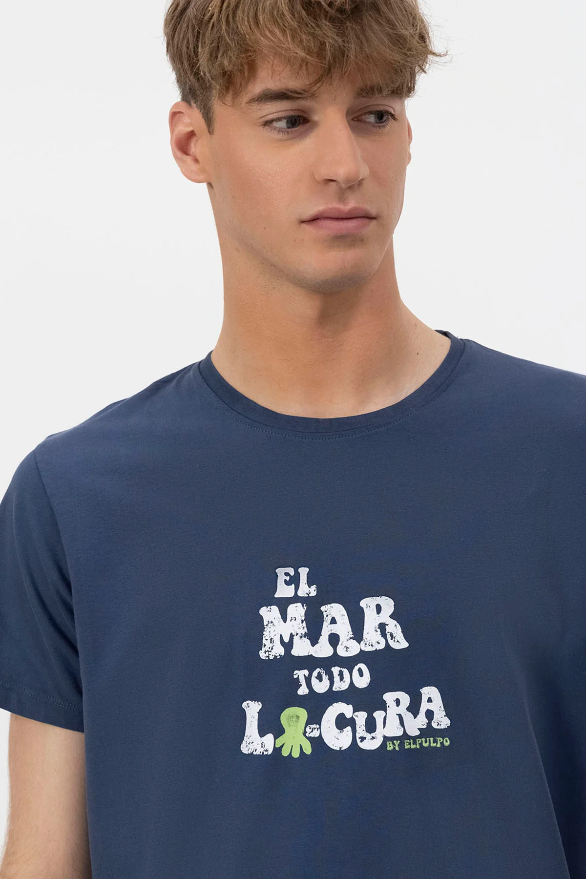 CAMISETA  EL MAR TODO LO-CURA AZUL MARINO DELAVÉ - Image 4