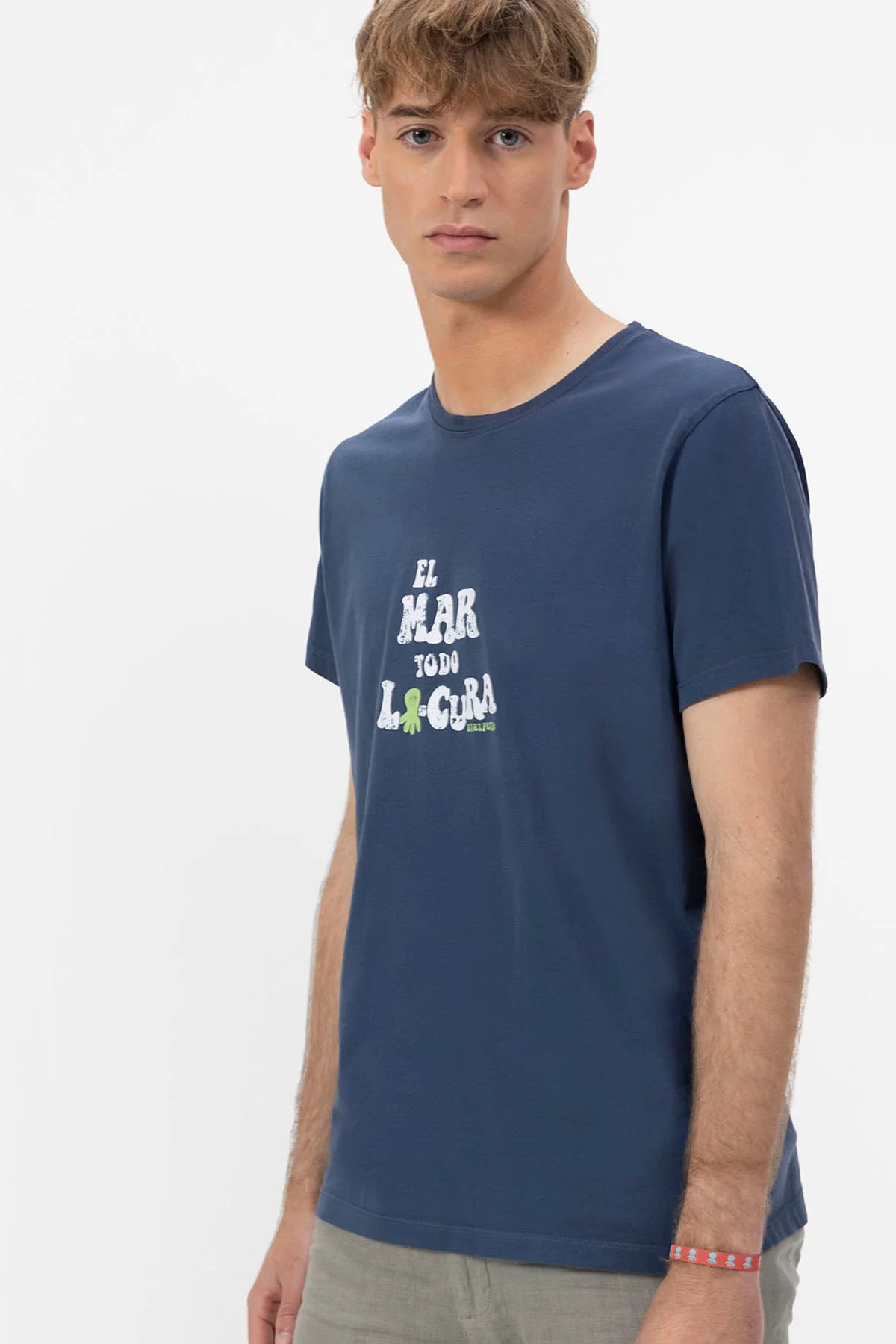 CAMISETA  EL MAR TODO LO-CURA AZUL MARINO DELAVÉ - Image 5