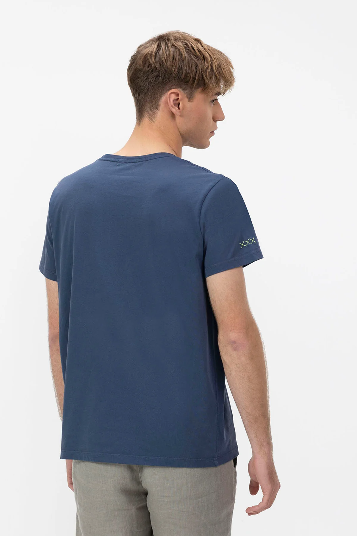 CAMISETA  EL MAR TODO LO-CURA AZUL MARINO DELAVÉ - Image 7