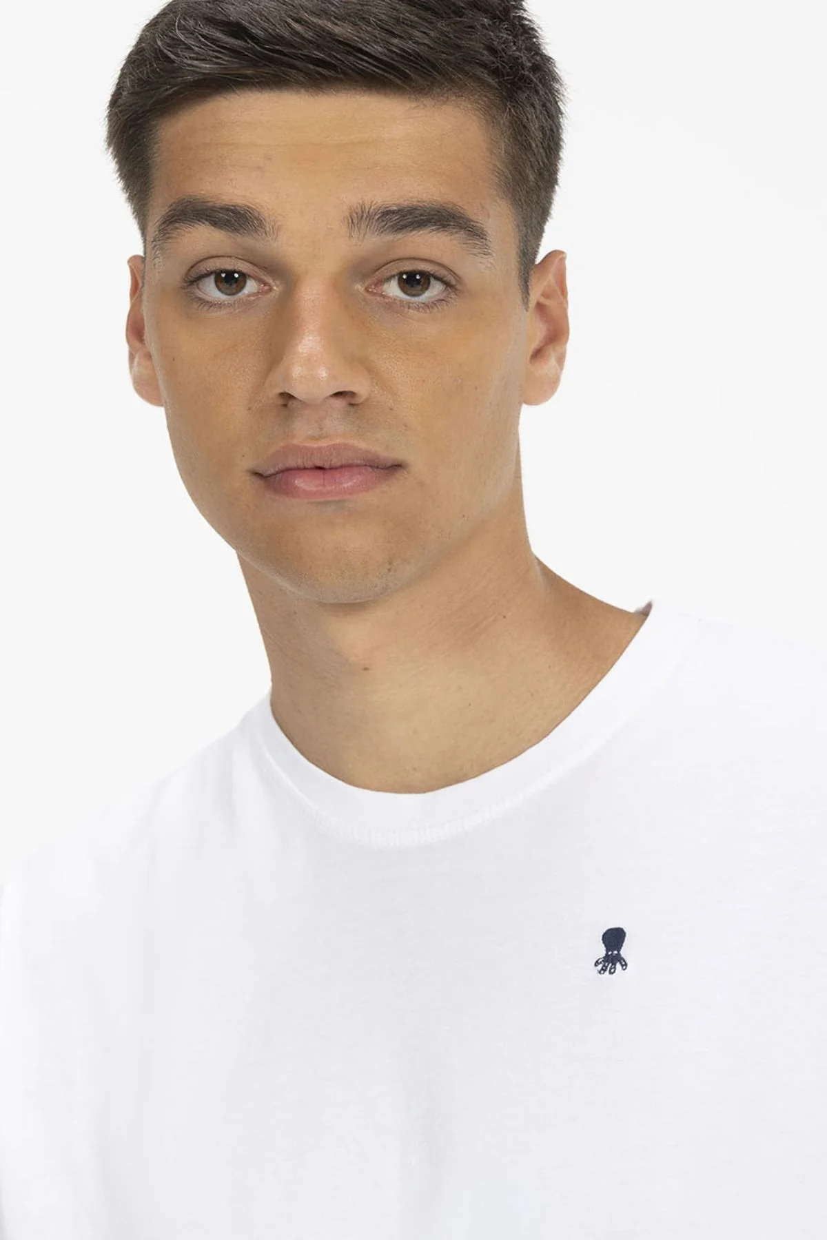 CAMISETA NEW BASIC LOGO BLANCO PURO - Image 2