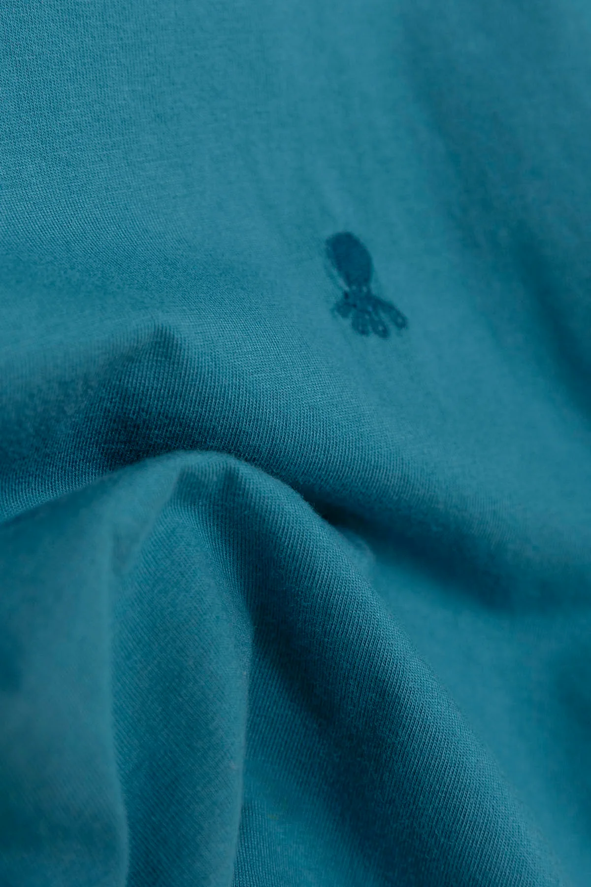 CAMISETA NIÑO BORDADO LOGO ELPULPO A TONO AZUL ZAFIRO - Image 5