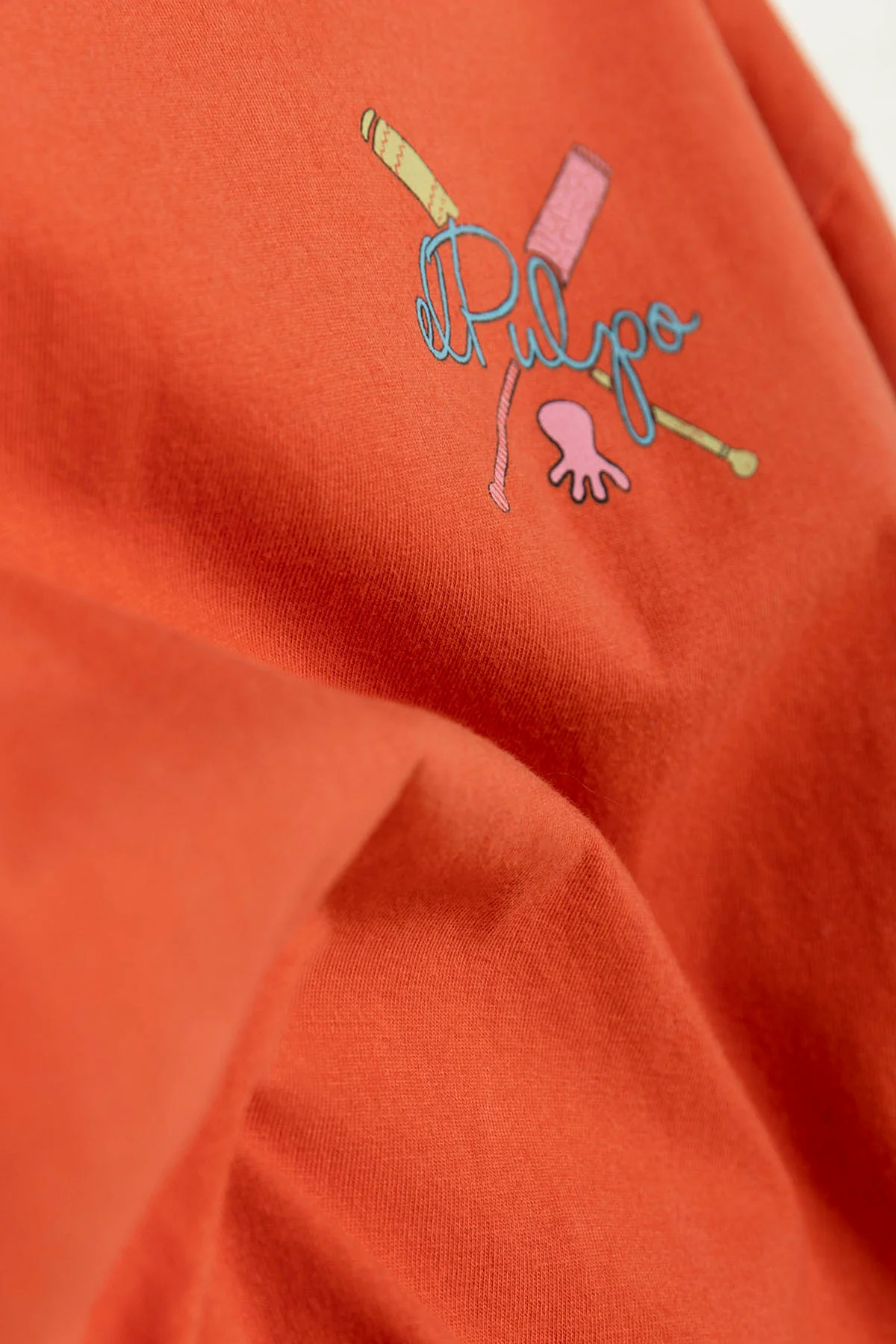 CAMISETA NIÑO ESTAMPADO REMOS COLOR TERRACOTA - Image 6