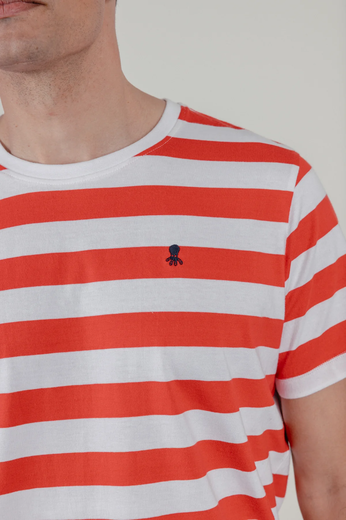 Camiseta rayas etiqueta oasis rojo - Image 3