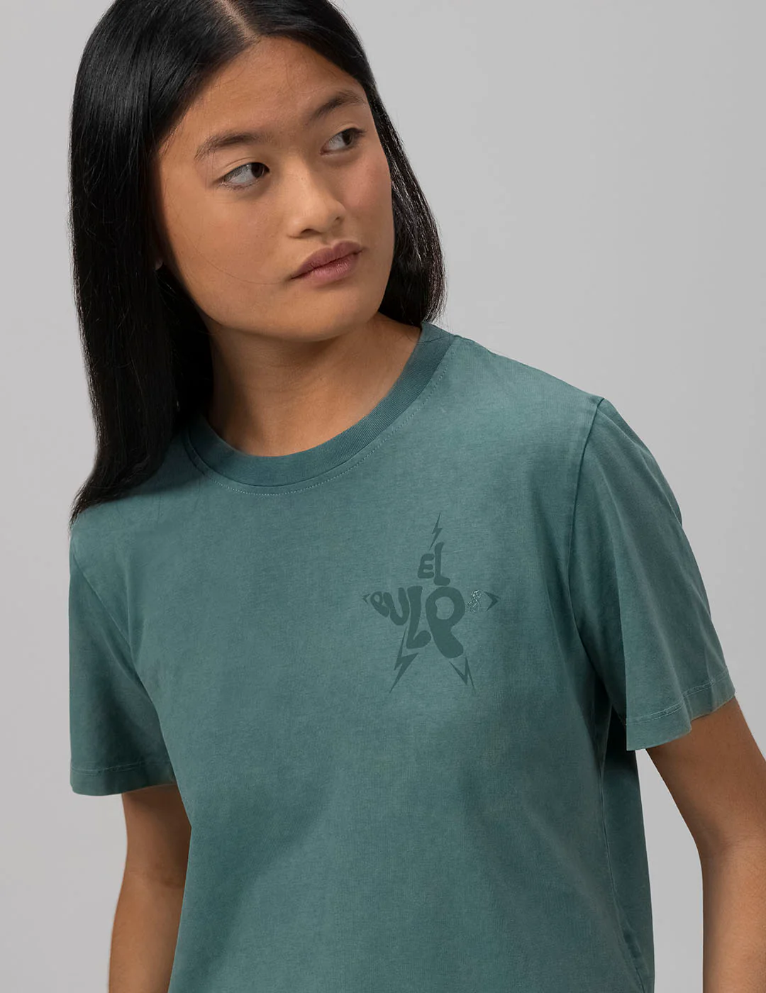 CAMISETA TEEN BÁSICA LAVADA LOGO VERDE BOTELLA - Image 3