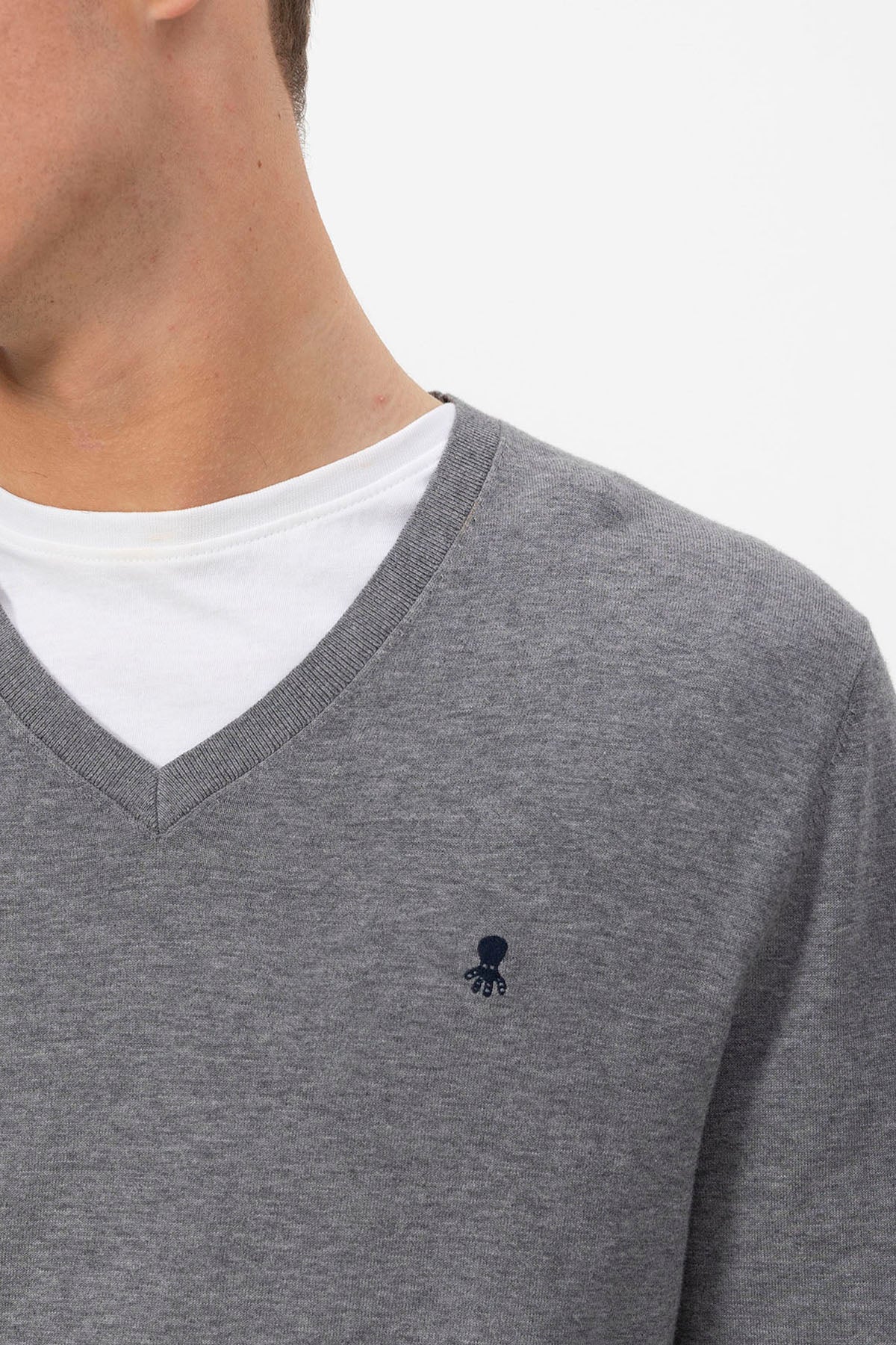 JERSEY DE PUNTO CREPE CUELLO PICO GRIS VIGORÉ - Image 3