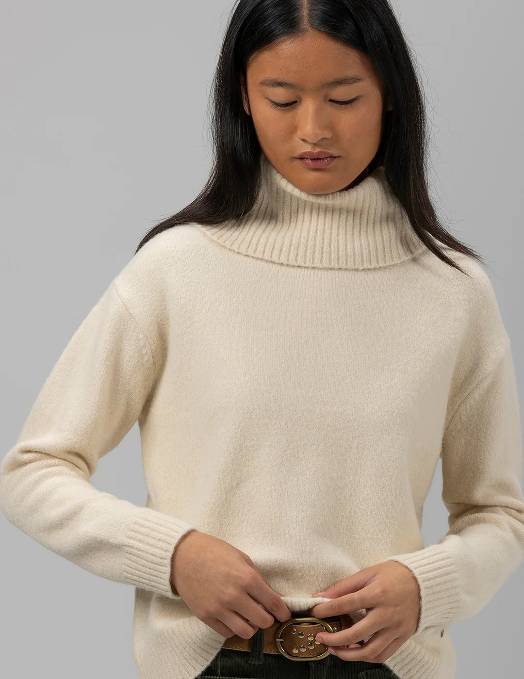 JERSEY PUNTO TEEN CUELLO ALTO DETALLE BOTONES BLANCO ROTO - Image 3