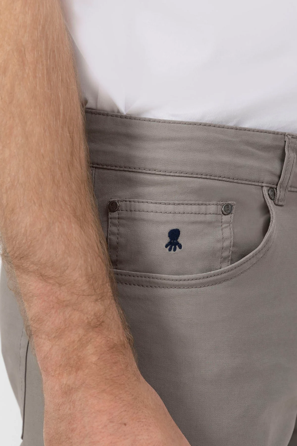 PANTALON 5 BOLSILLOS COLOR GRIS PIEDRA - Image 3