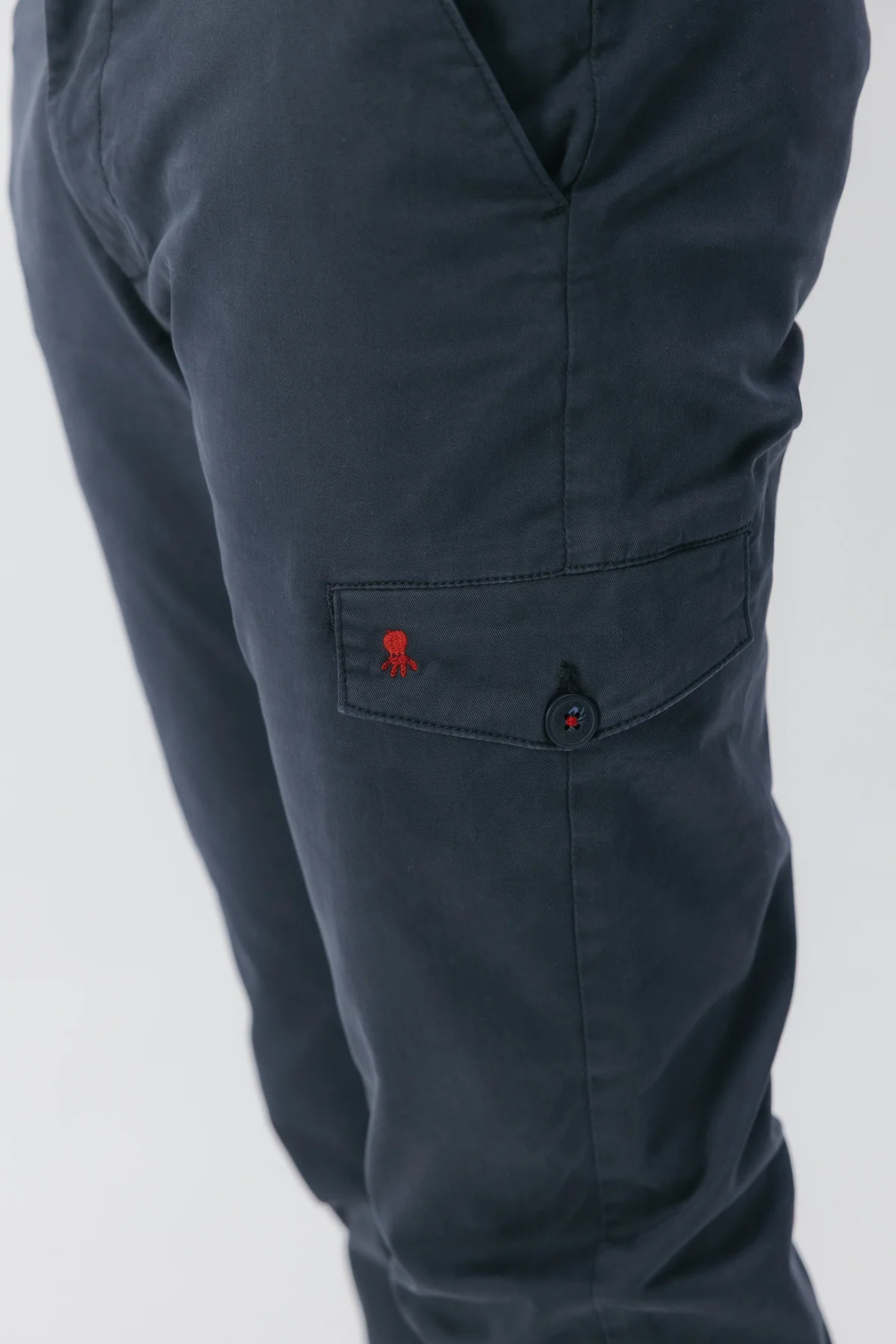 PANTALÓN CARGO PEACH AZUL MARINO - Image 3