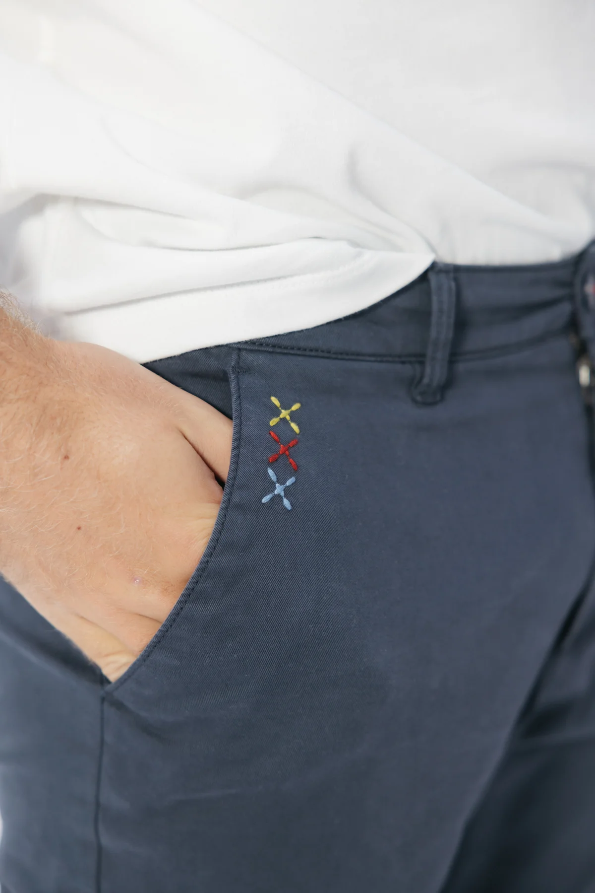 PANTALÓN CARGO PEACH AZUL MARINO - Image 4