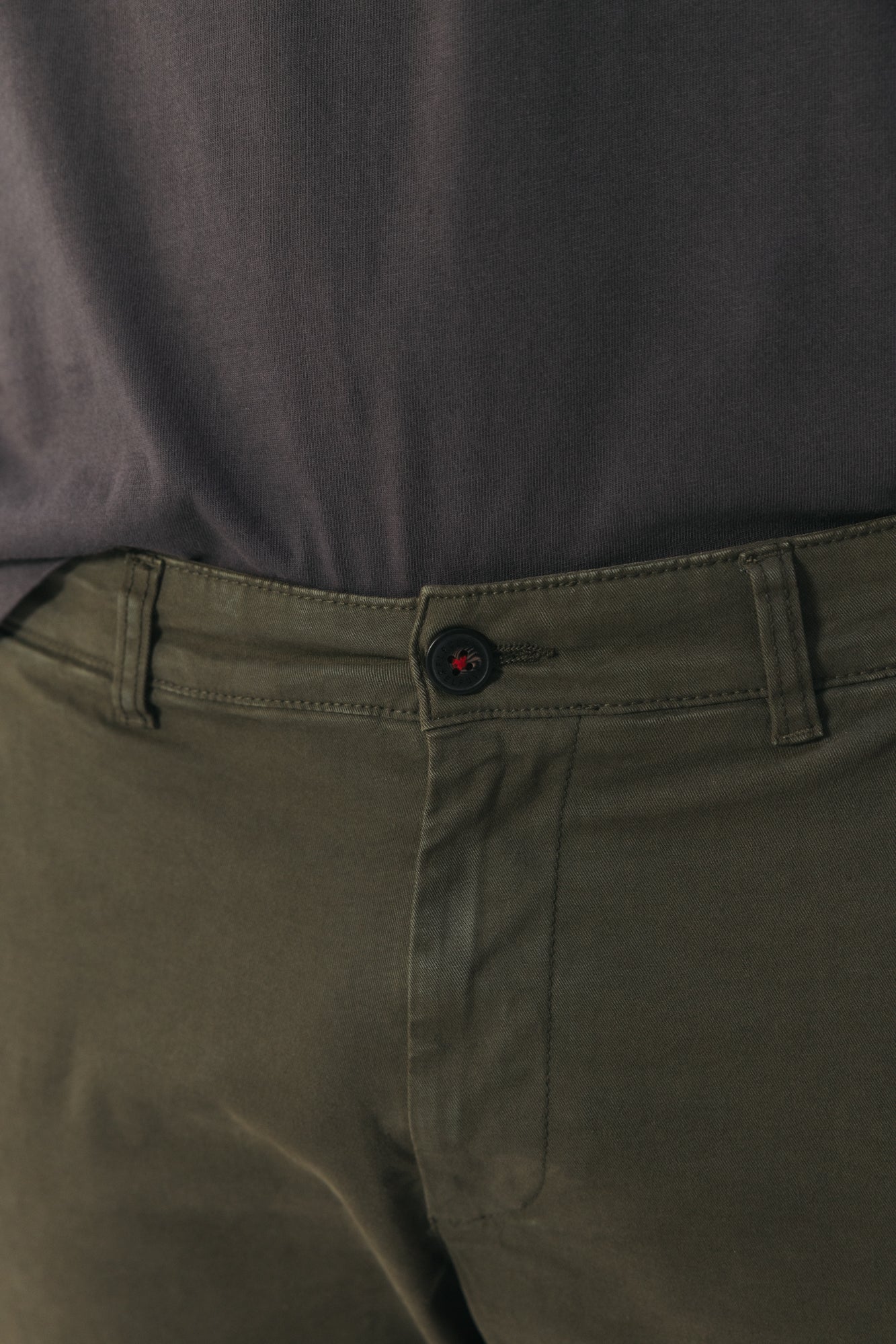Pantalón chino peach verde khaki - Image 3