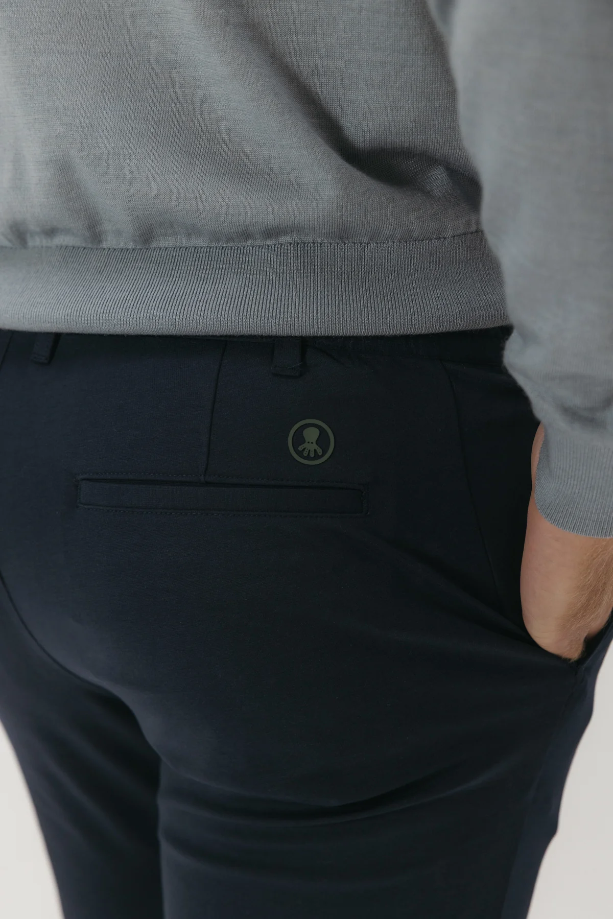 Pantalón supercomfort azul marino - Image 5