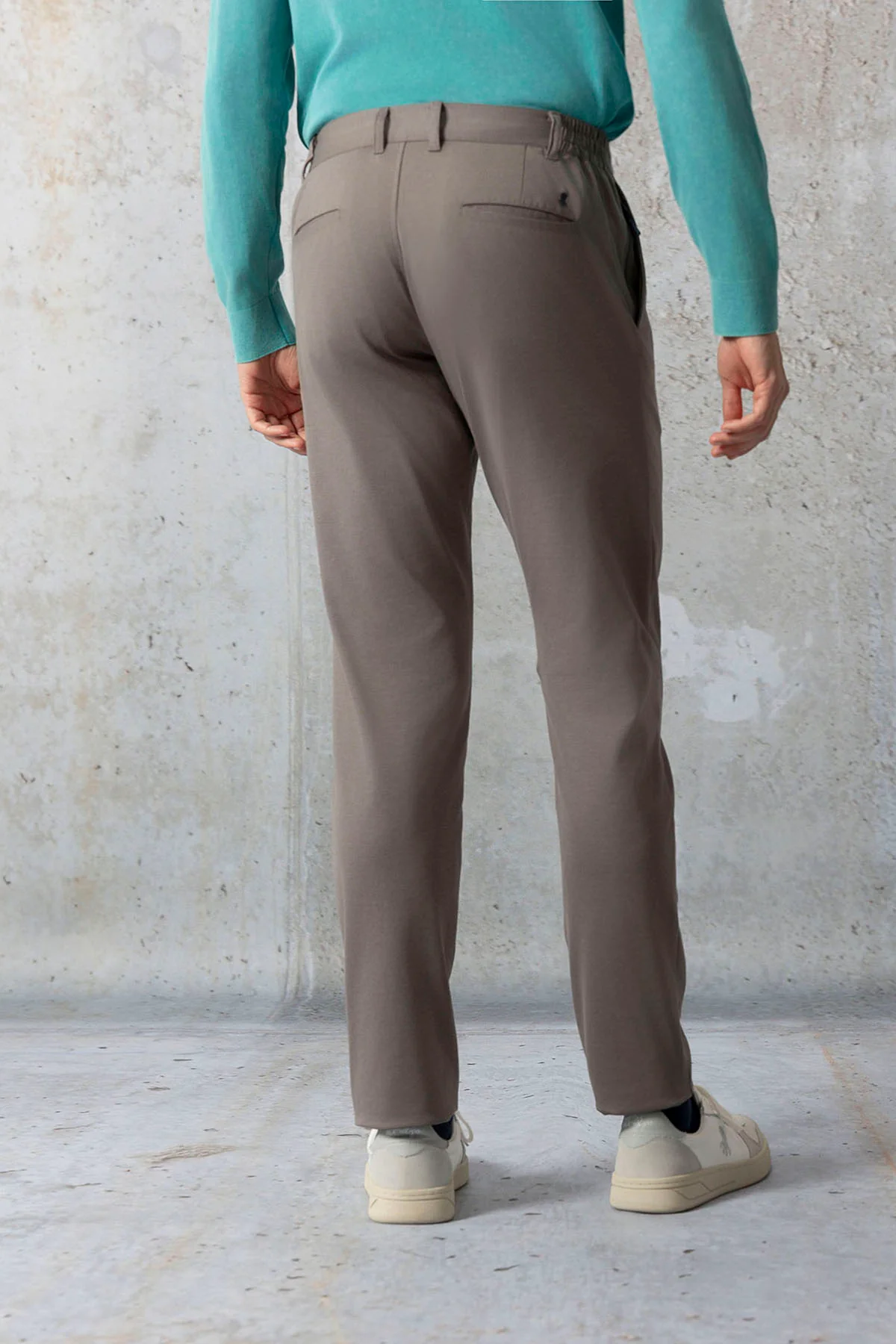 PANTALÓN SUPERCOMFORT GRIS MEDIO - Image 4