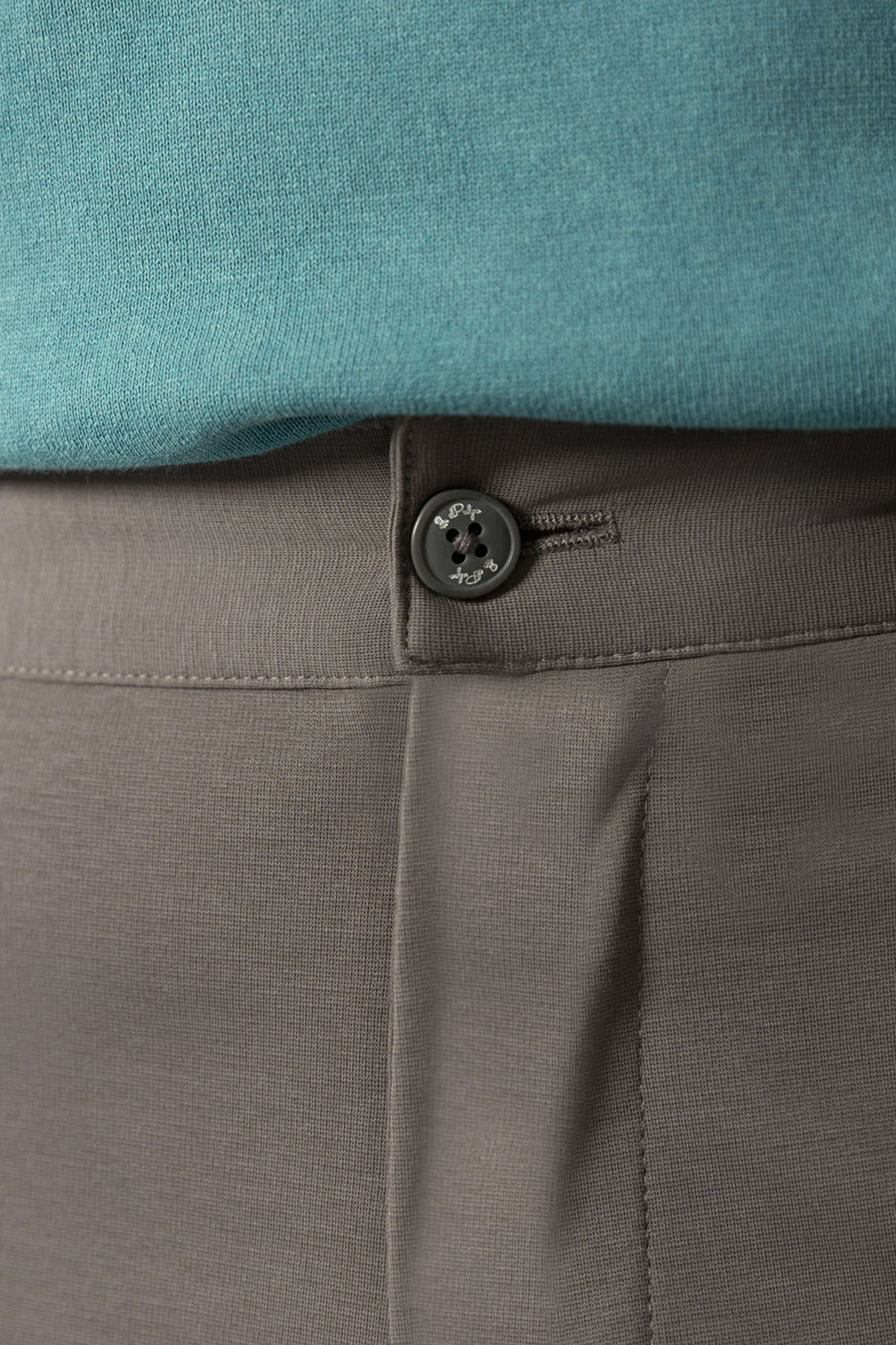 PANTALÓN SUPERCOMFORT GRIS MEDIO - Image 5