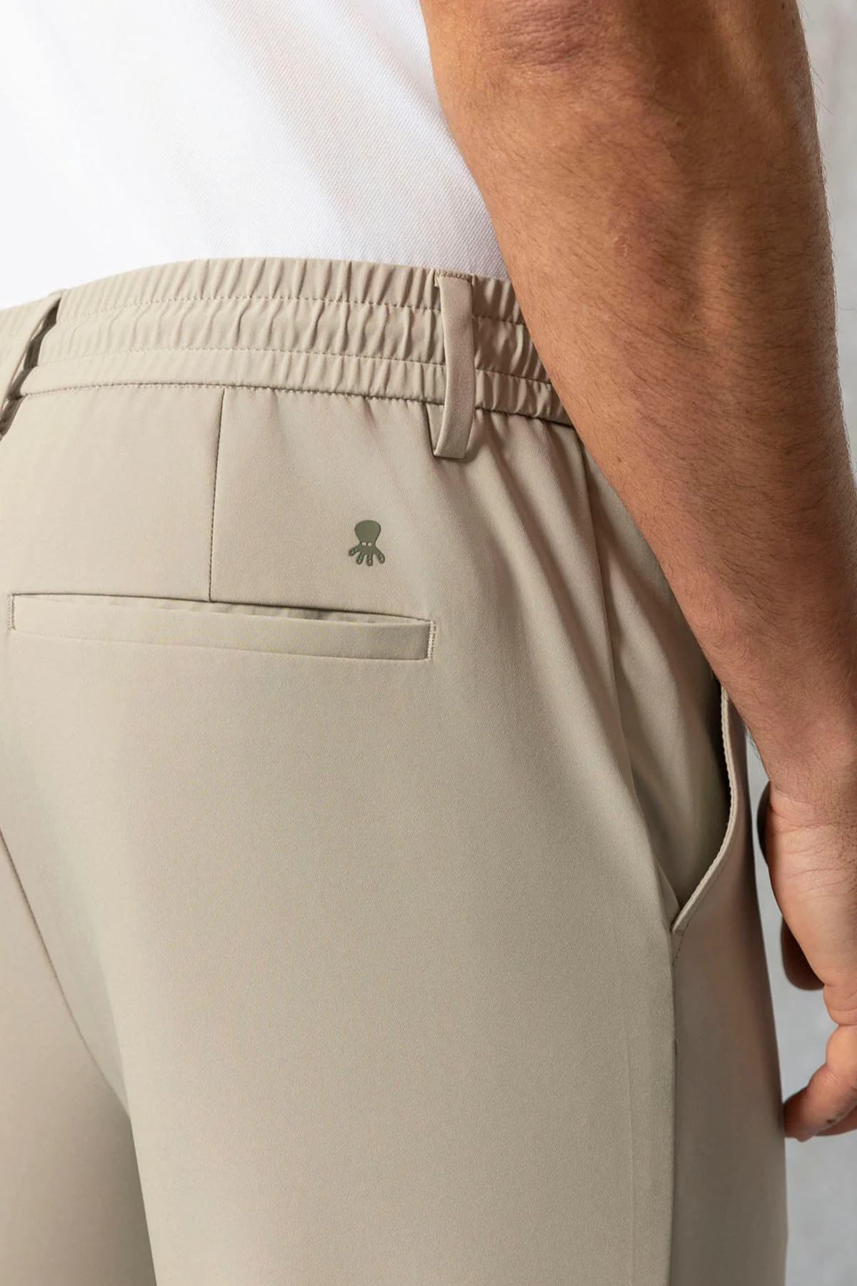 PANTALON TÉCNICO ULTRALIGERO CORDONES BEIGE - Image 6