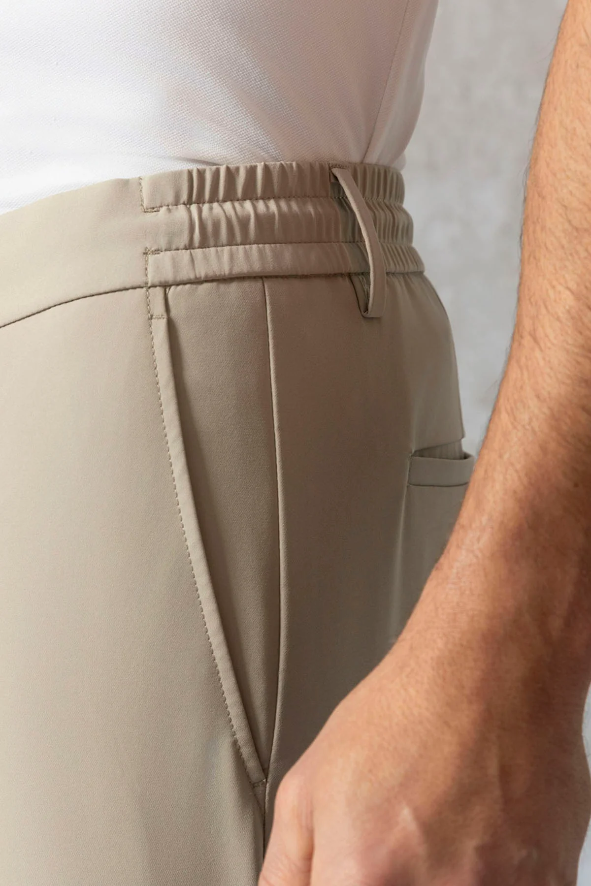 PANTALON TÉCNICO ULTRALIGERO CORDONES BEIGE - Image 7