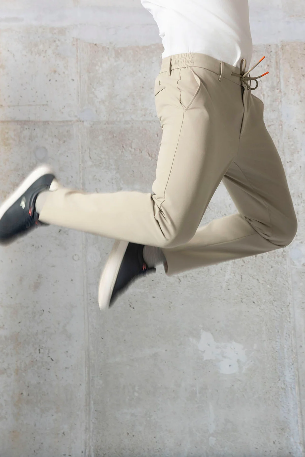 PANTALON TÉCNICO ULTRALIGERO CORDONES BEIGE - Image 8