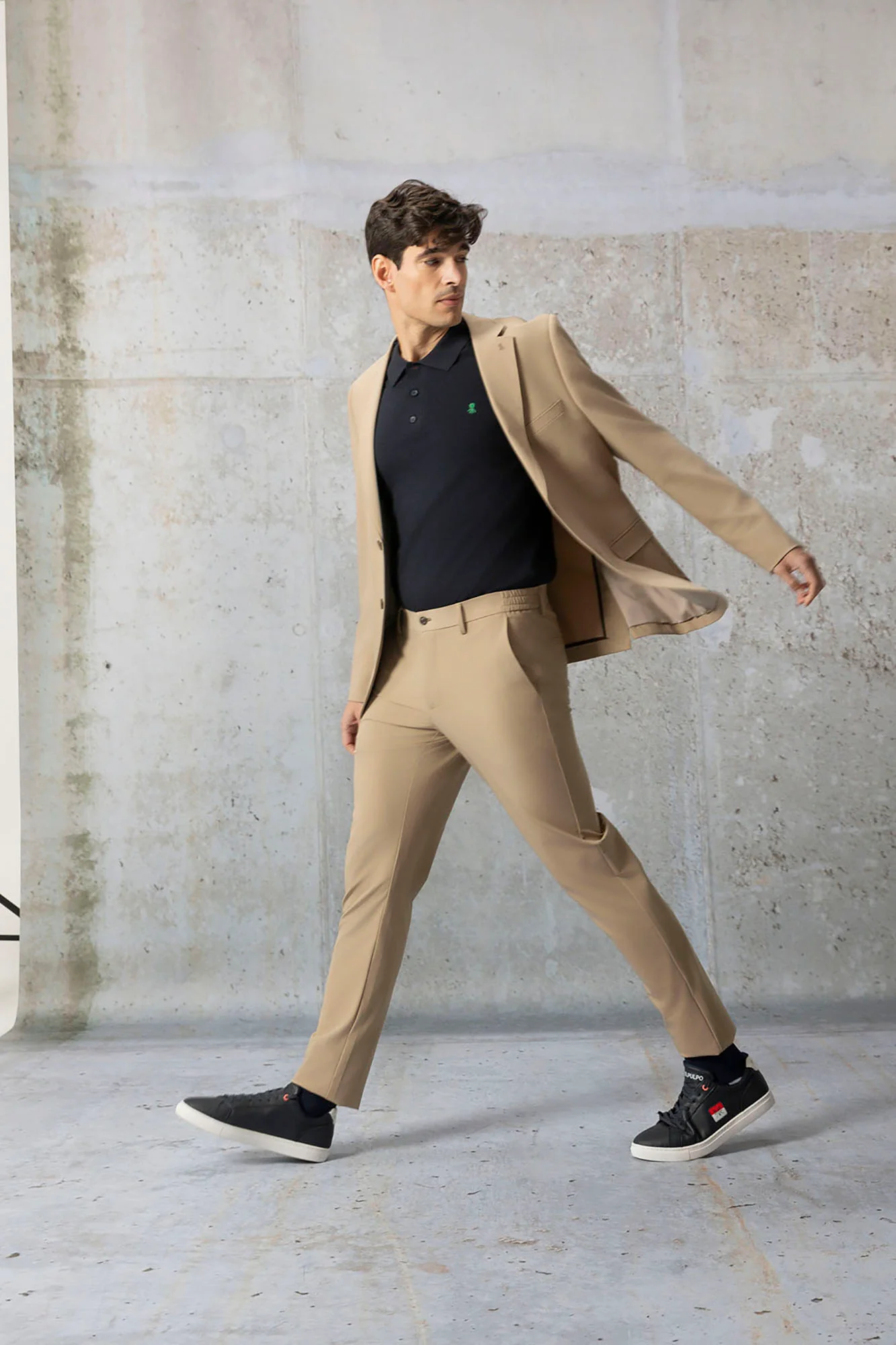 PANTALÓN TÉCNICO ULTRALIGERO TOPO - Image 3