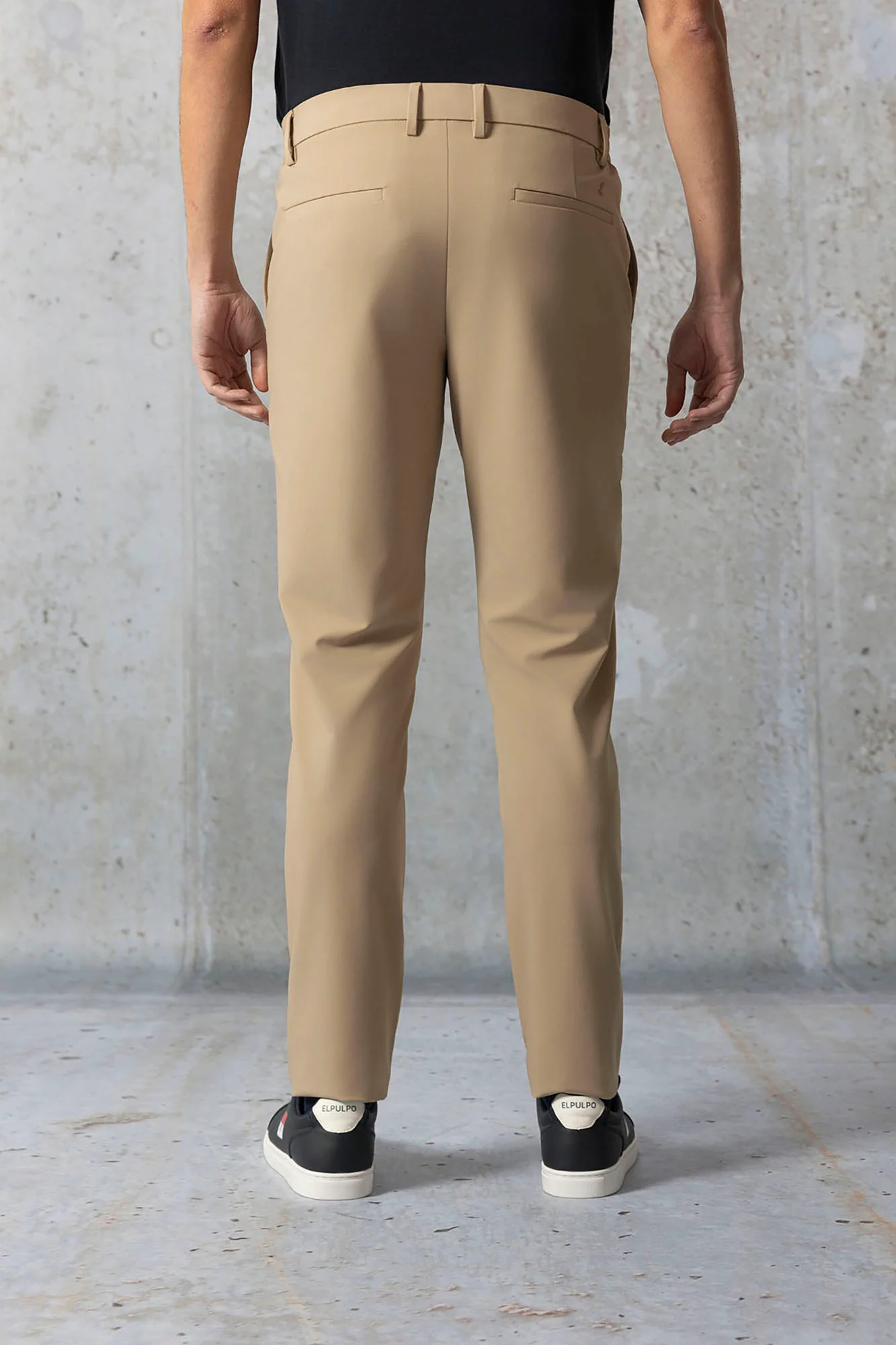 PANTALÓN TÉCNICO ULTRALIGERO TOPO - Image 9