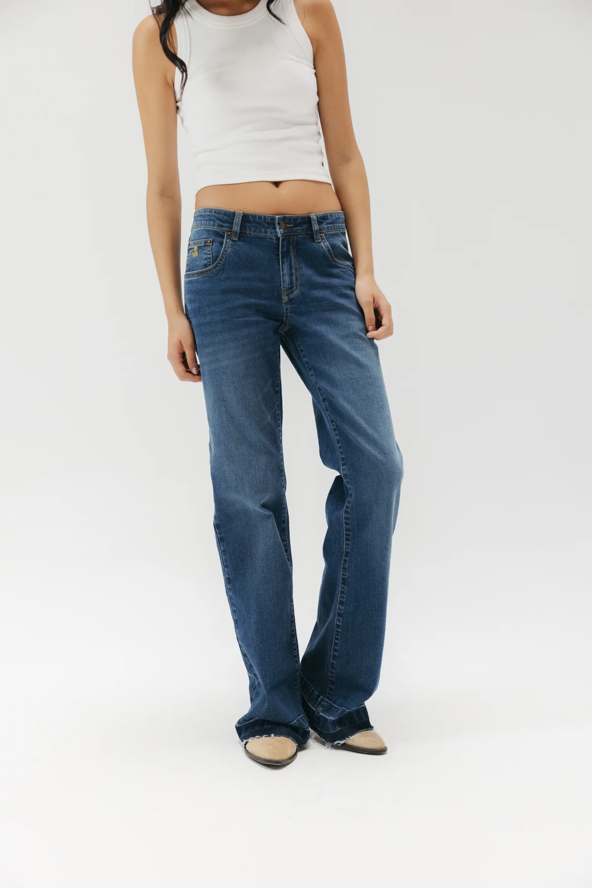 PANTALÓN TEEN DENIM DESFLECADO AZUL MEDIO DELAVÉ - Image 3