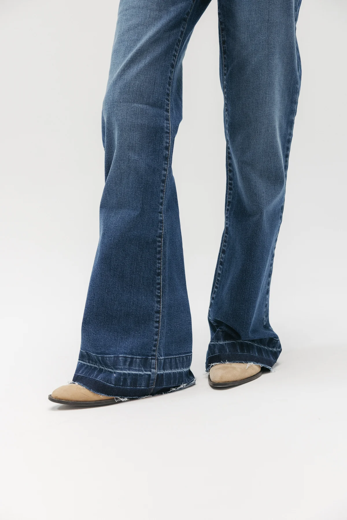 PANTALÓN TEEN DENIM DESFLECADO AZUL MEDIO DELAVÉ - Image 4
