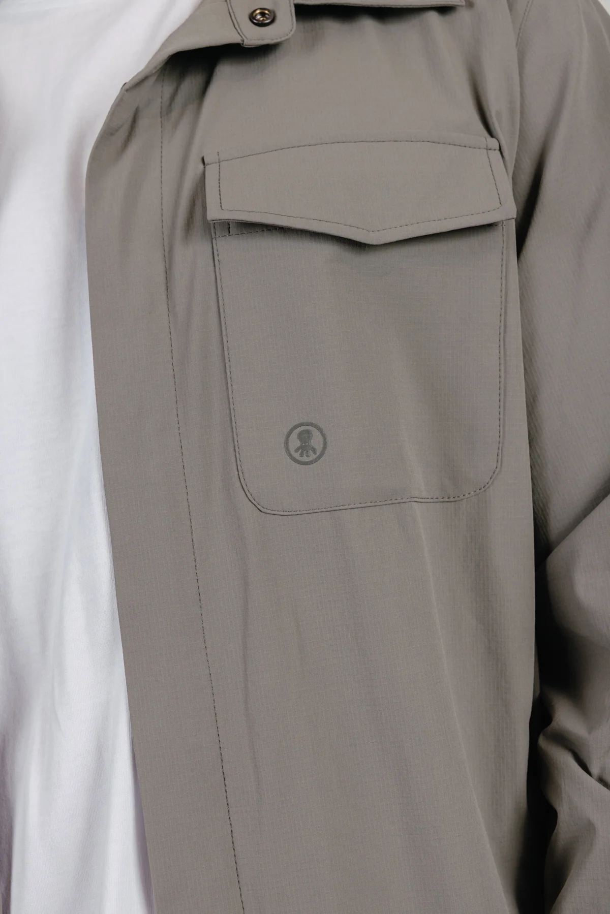 Sobrecamisa cargo técnica ripstop verde delavé - Image 3