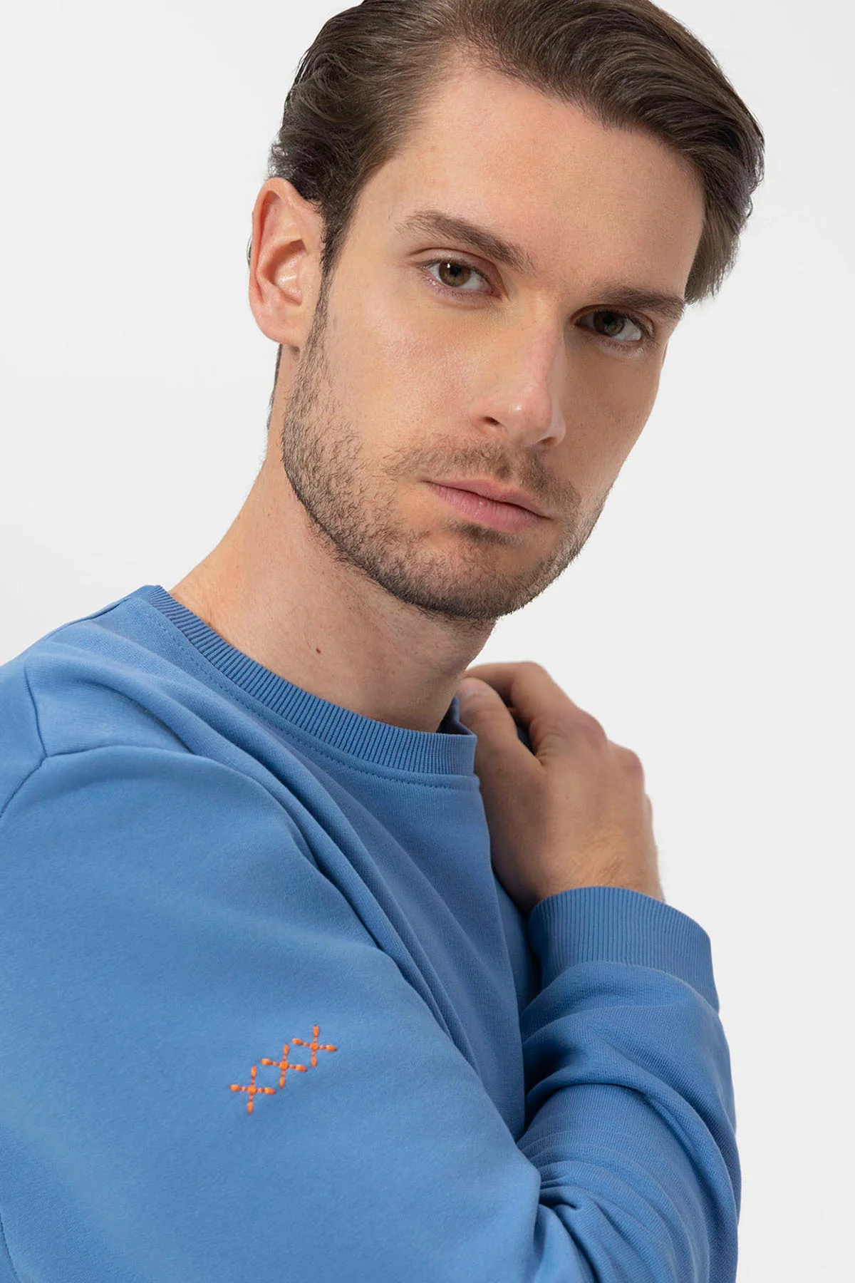 SUDADERA BÁSICA BORDADO A CONTRASTE ÍNDIGO - Image 6