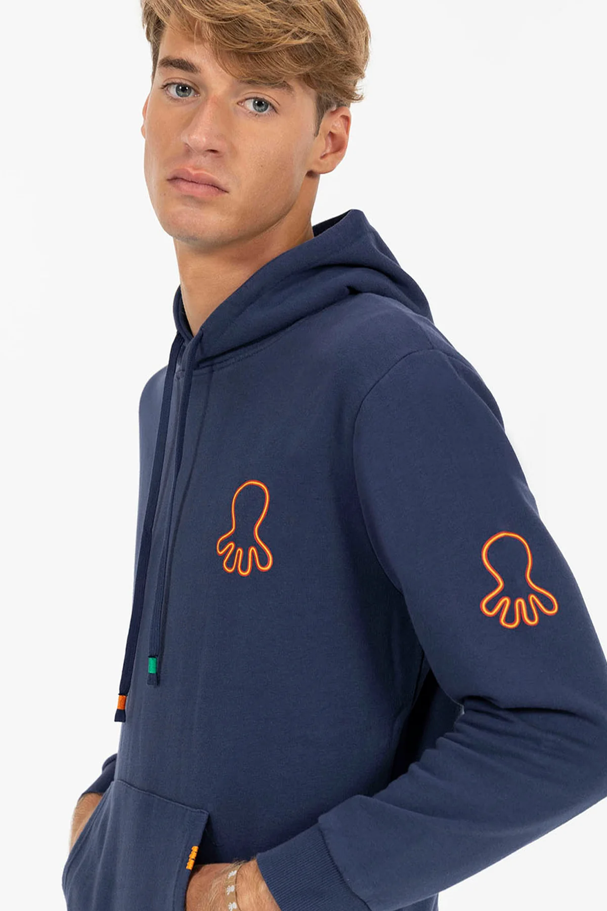 SUDADERA CAPUCHA ESTAMPADO TRIPLE LOGO NARANJITO AZUL MARINO DELAVÉ - Image 2