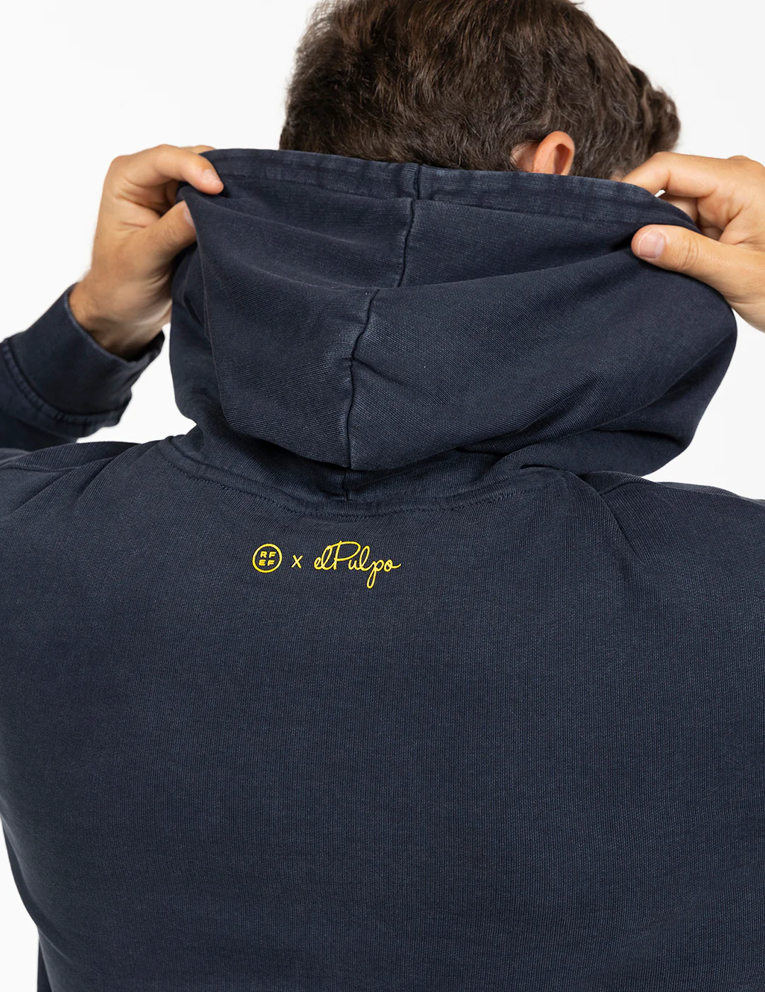 SUDADERA CAPUCHA LETTERING RFEF AZUL MARINO DELAVÉ - Image 4
