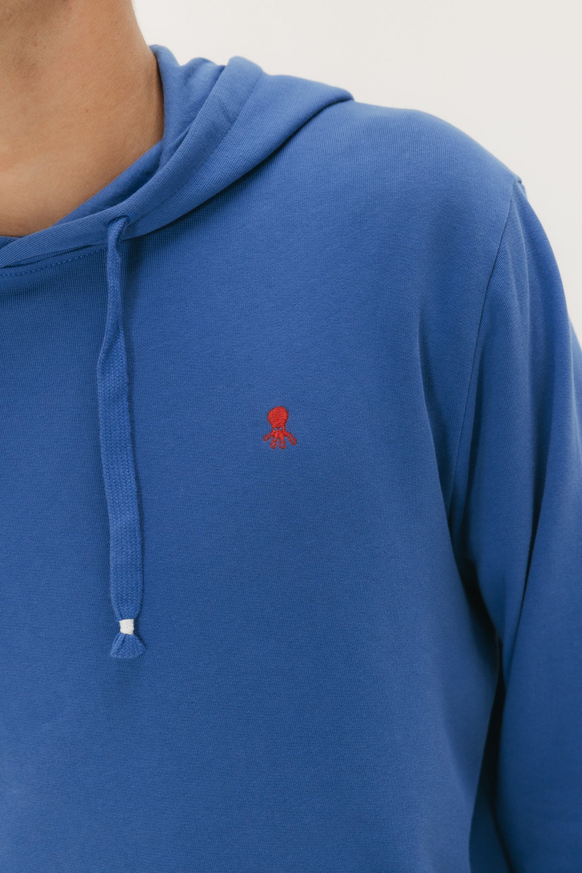 SUDADERA CAPUCHA LOGO BORDADO AZUL ELÉCTRICO - Image 2