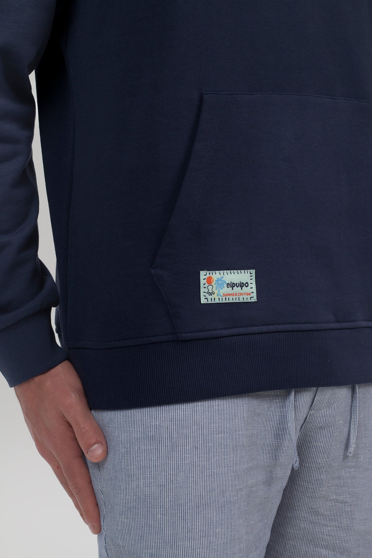 Sudadera capucha mensaje el mar todo locura azul marino delavé - Image 3