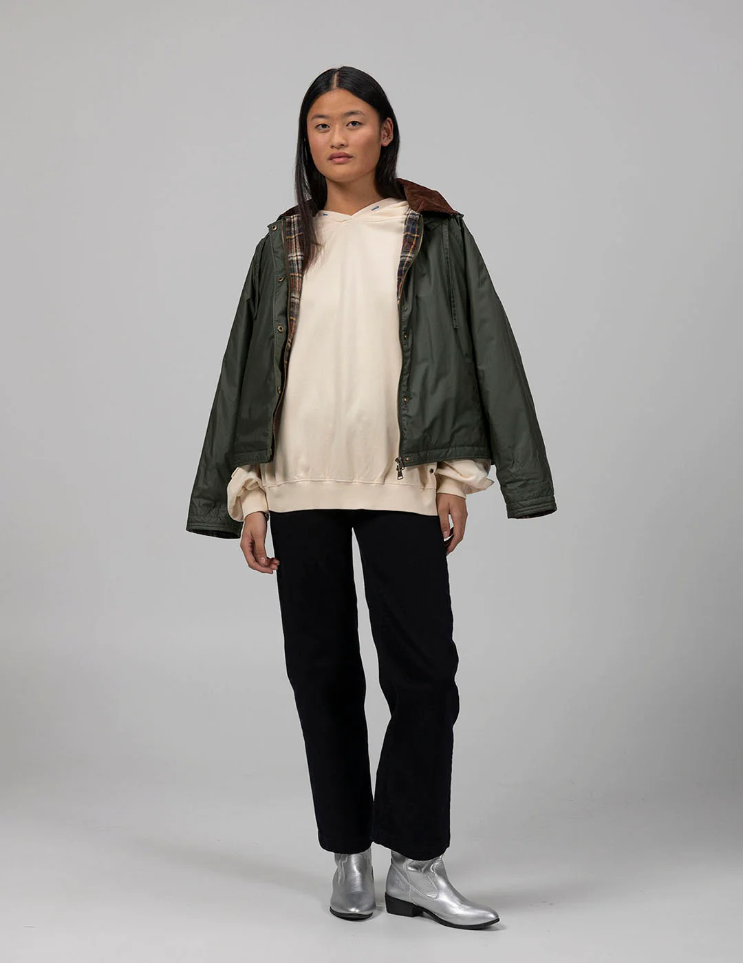 SUDADERA CAPUCHA TEEN BÁSICA LOGO CREMA - Image 5