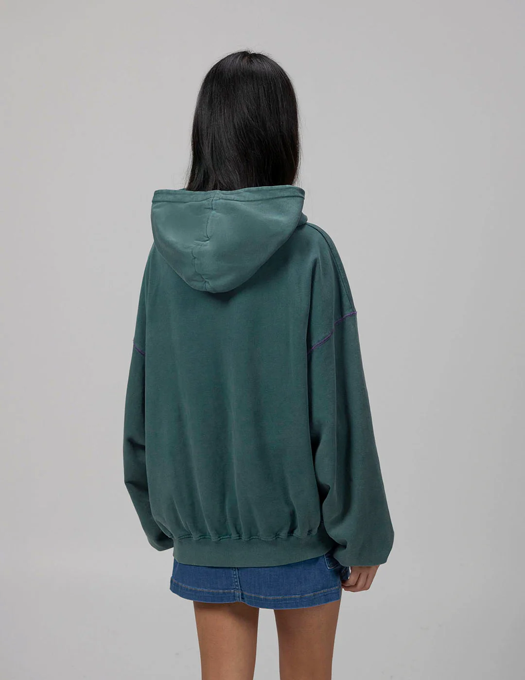 SUDADERA CAPUCHA TEEN BÁSICA LOGO VERDE BOTELLA - Image 5