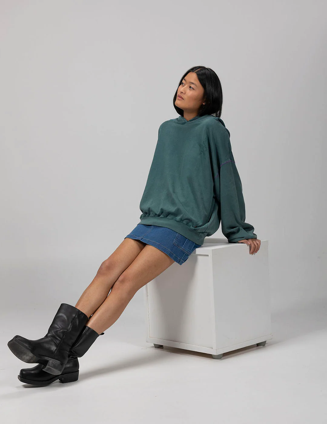 SUDADERA CAPUCHA TEEN BÁSICA LOGO VERDE BOTELLA - Image 7