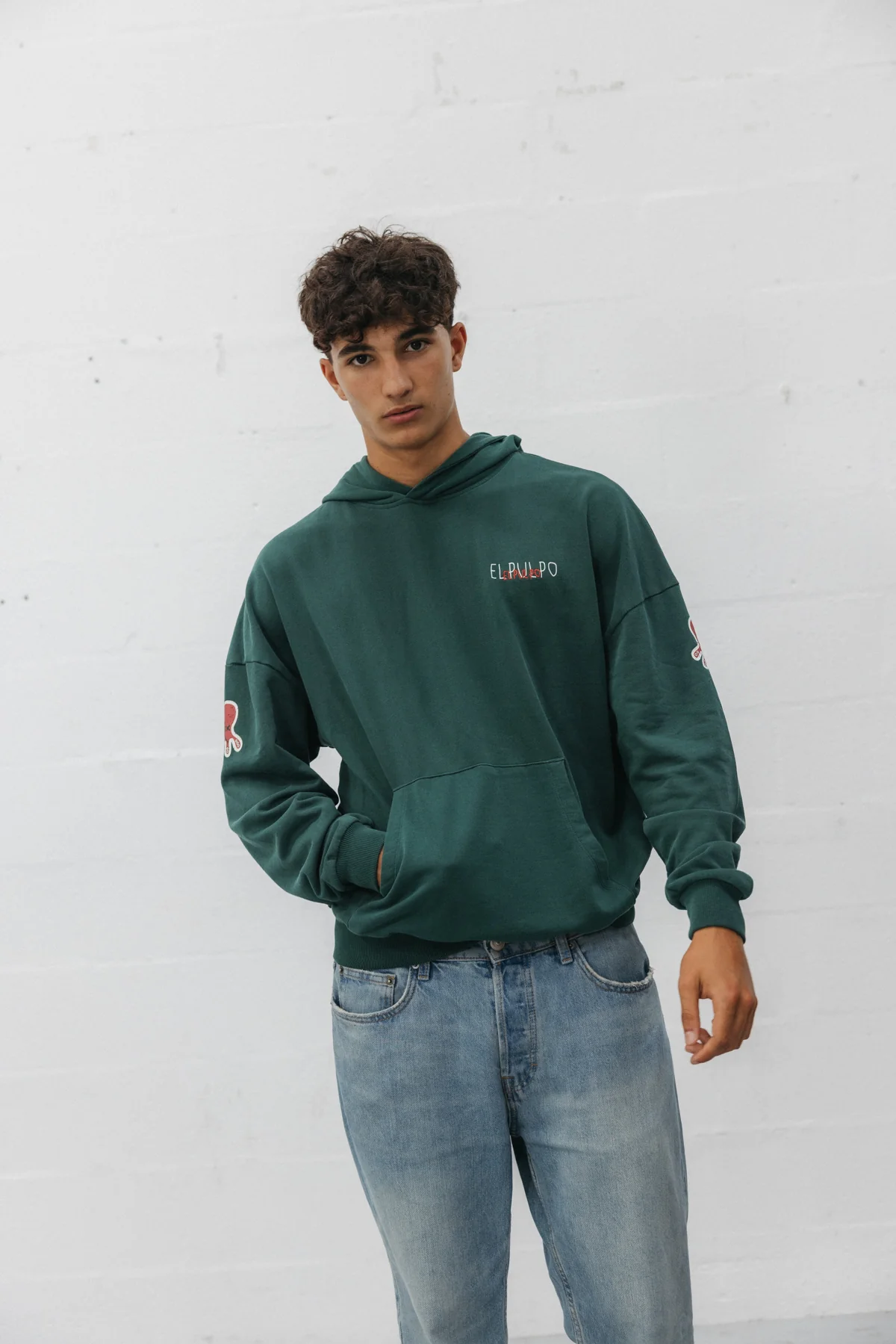 SUDADERA CAPUCHA UNISEX TRIPLE LOGO ESTAMPADO VERDE BOTELLA - Image 4