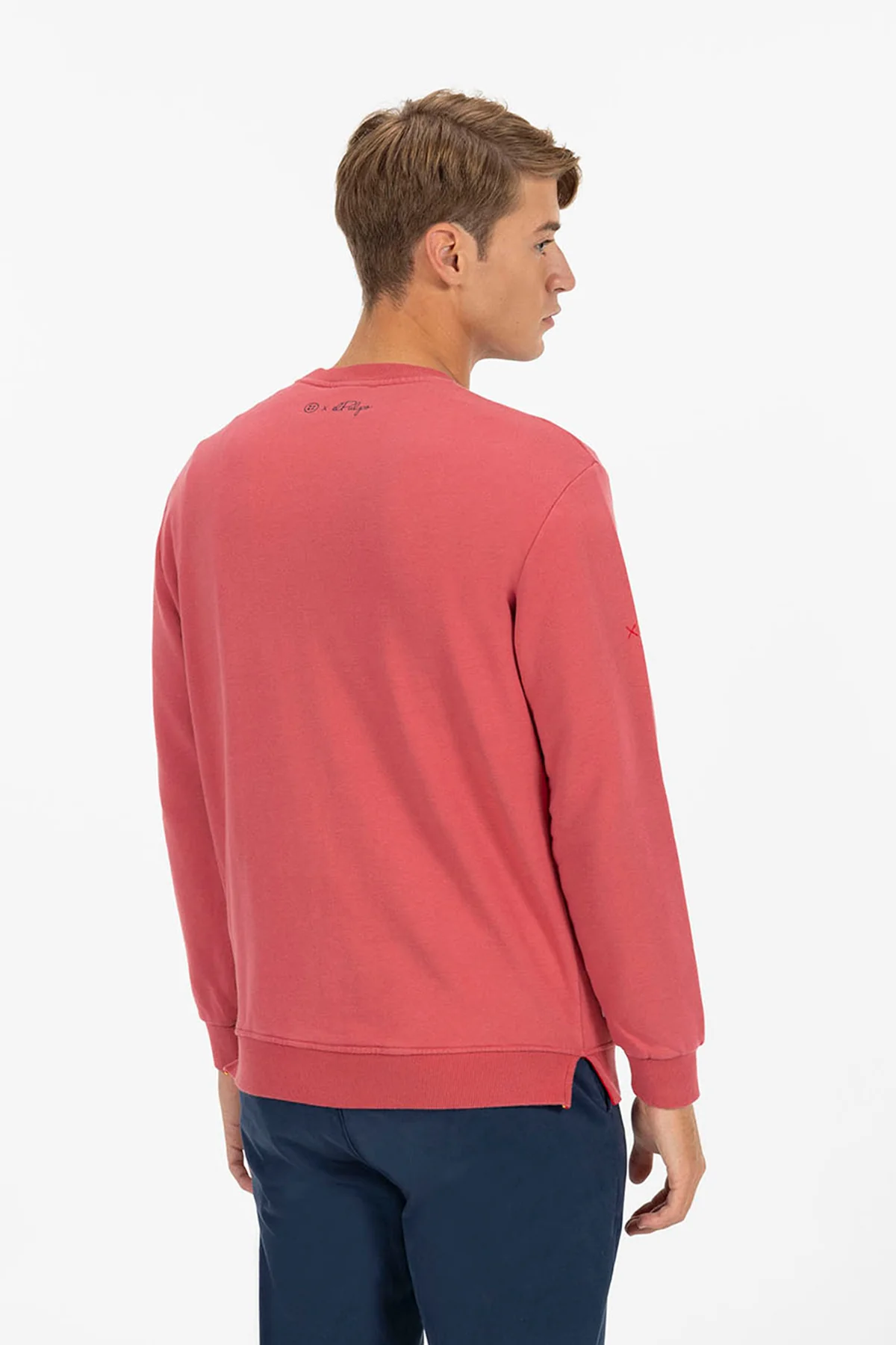 SUDADERA ESTAMPADO SILUETA CONTRASTE NARANJITO ROJO DELAVÉ - Image 4