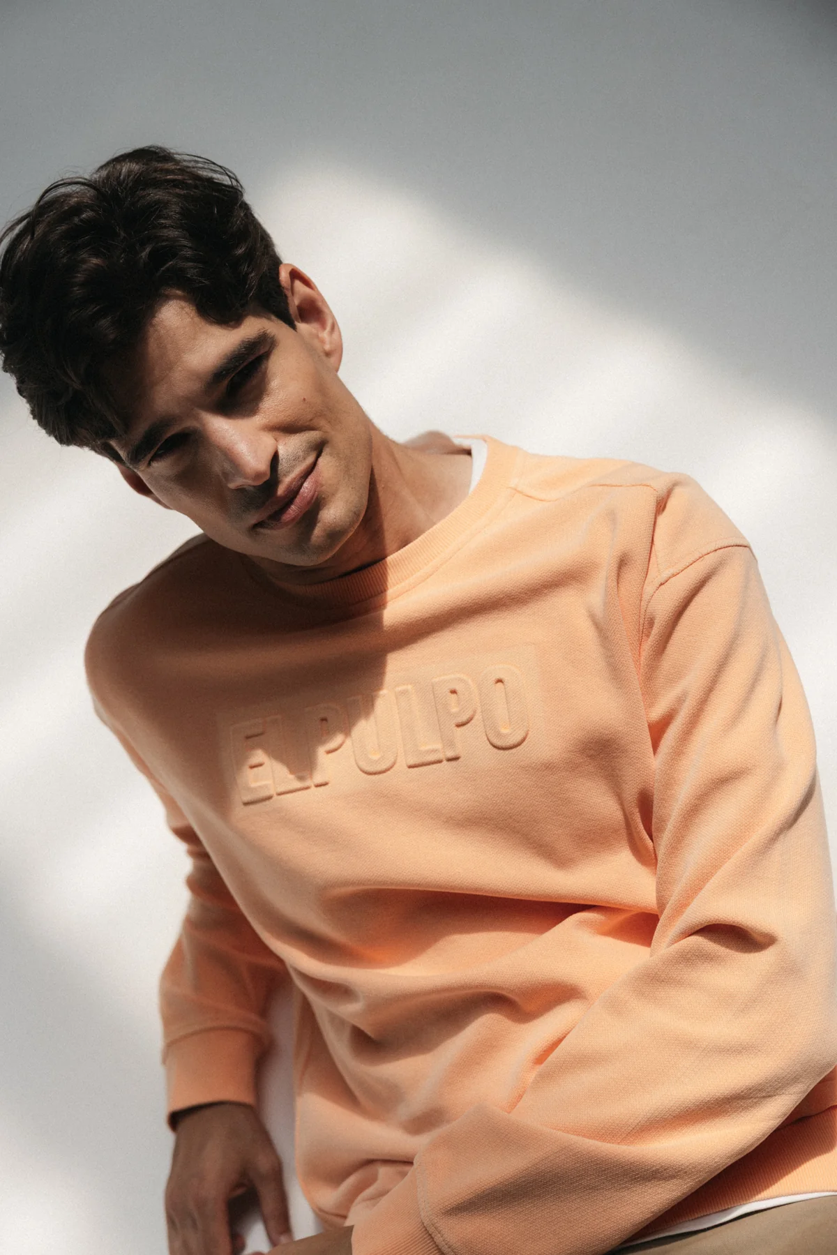 SUDADERA LAVADA ESTAMPADO RELIEVE HELSINKI MELOCOTÓN